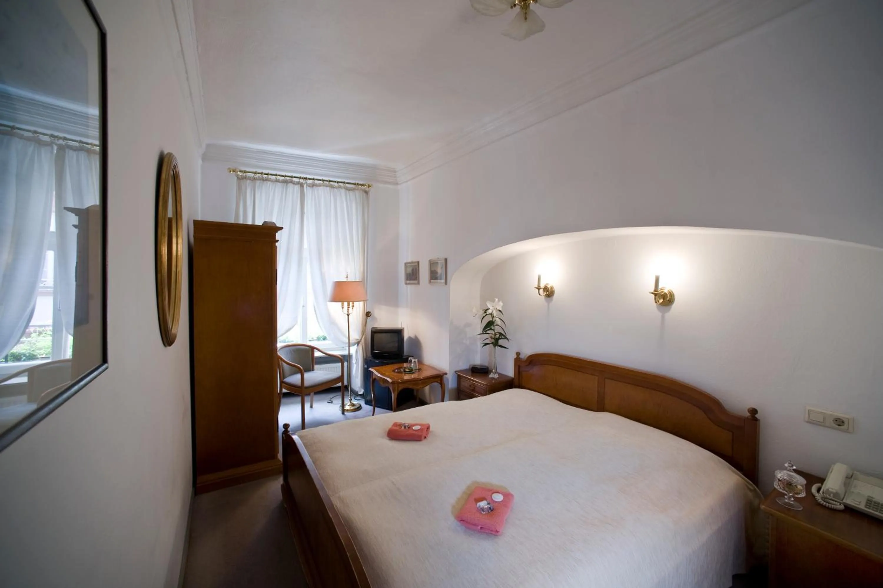 Day, Bed in Hotel Goldener Hecht