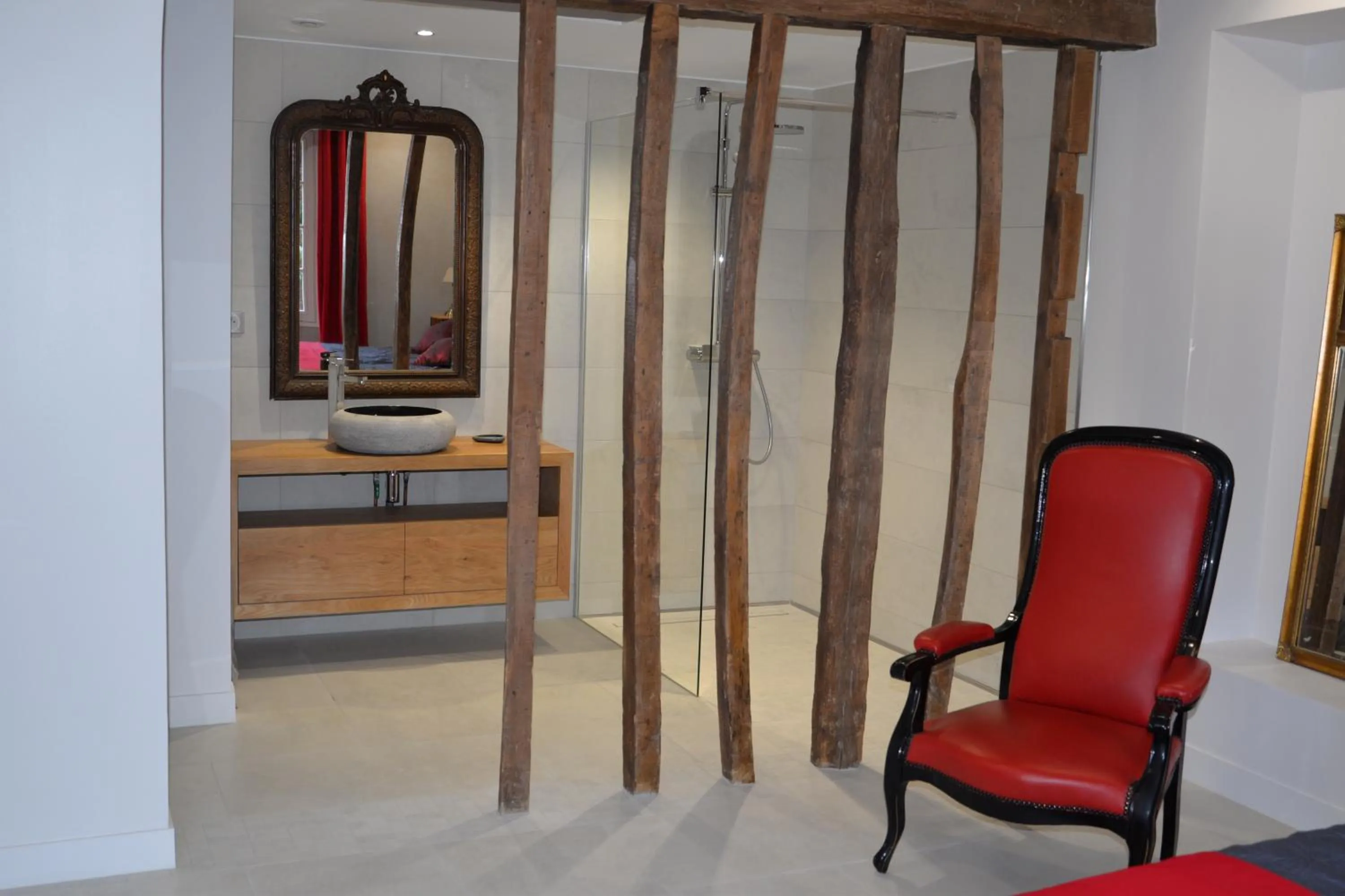 Petit loft de charme proche VERSAILLES SACLAY 30 mn PARIS jardin terrasse parking securisé