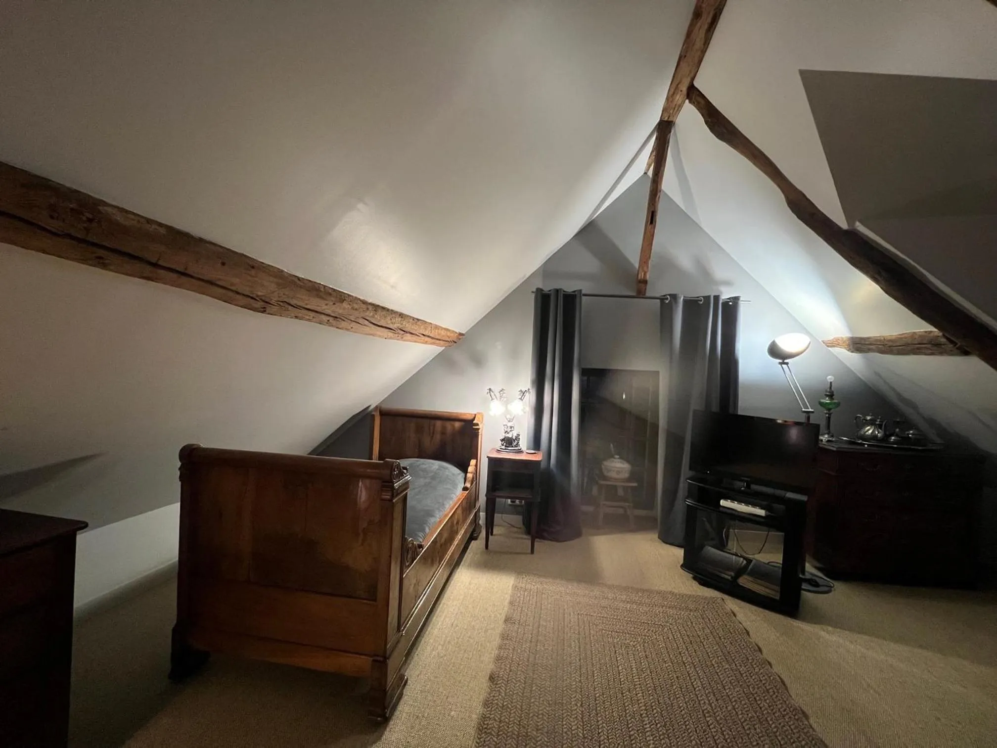 Petit loft de charme proche VERSAILLES SACLAY 30 mn PARIS jardin terrasse parking securisé