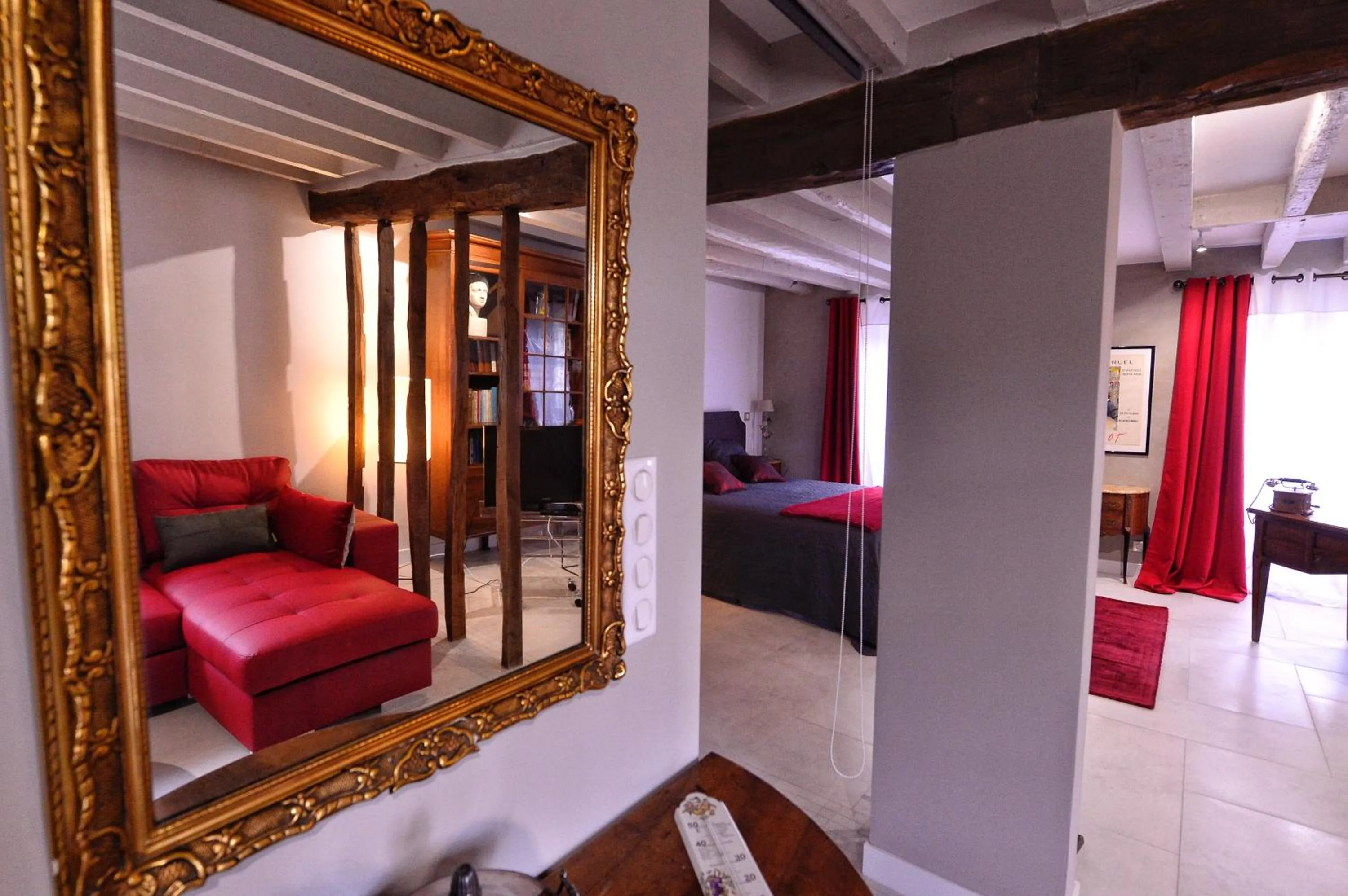 Property building, Bed in Petit loft de charme proche VERSAILLES SACLAY 30 mn PARIS jardin terrasse parking securisé