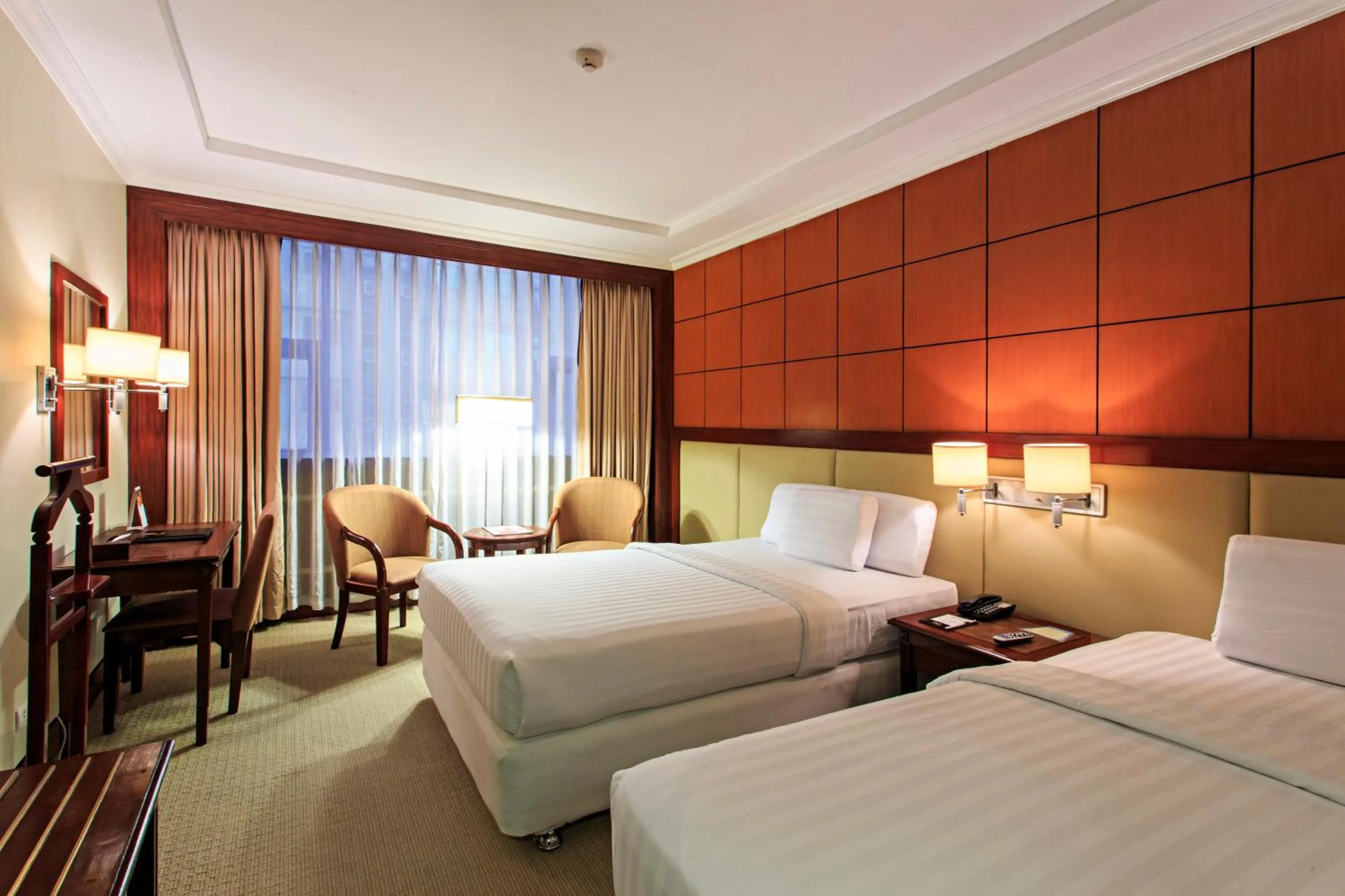 Photo of the whole room, Bed in Cebu Parklane International Hotel