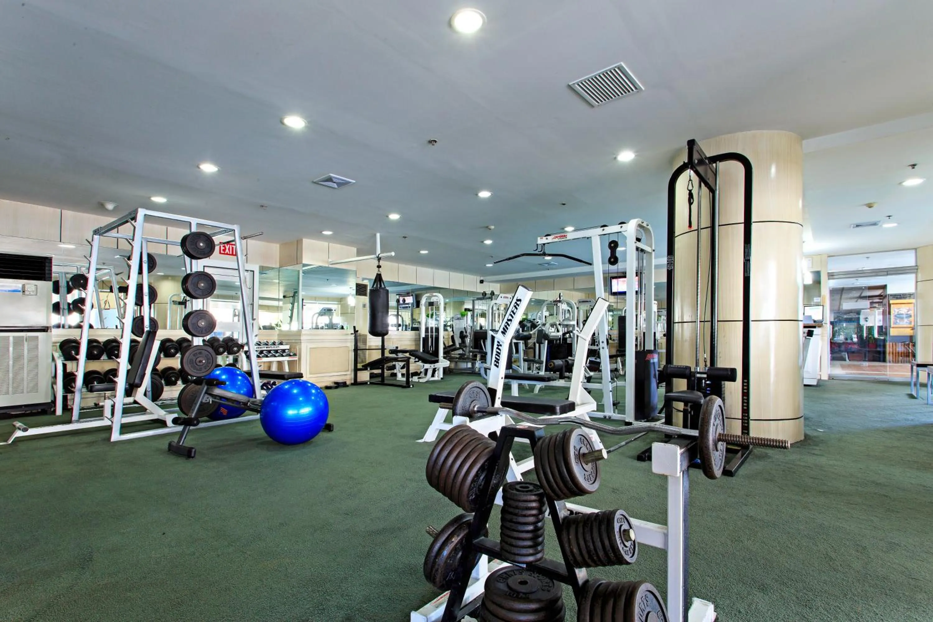 Fitness centre/facilities in Cebu Parklane International Hotel