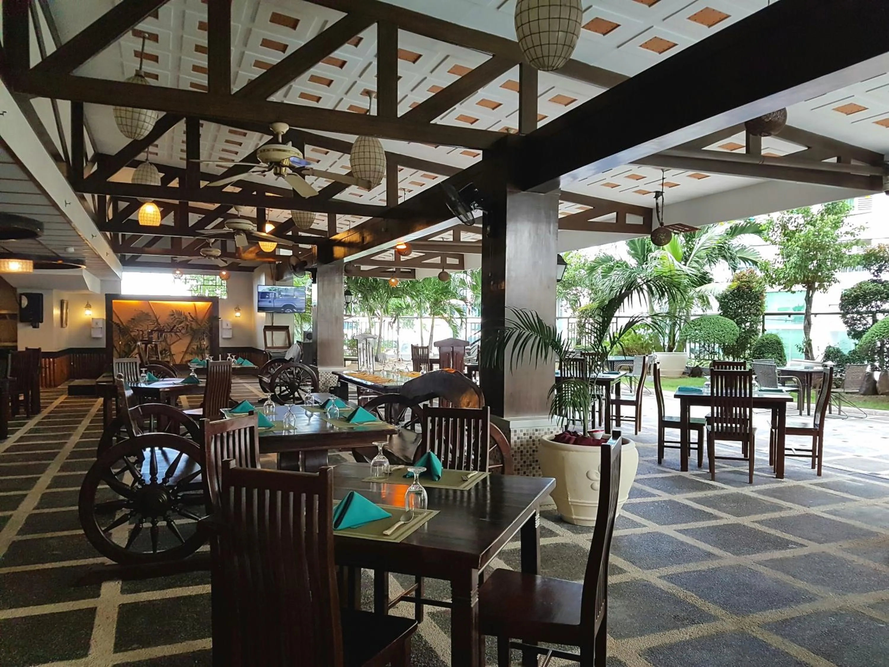 Restaurant/places to eat in Cebu Parklane International Hotel