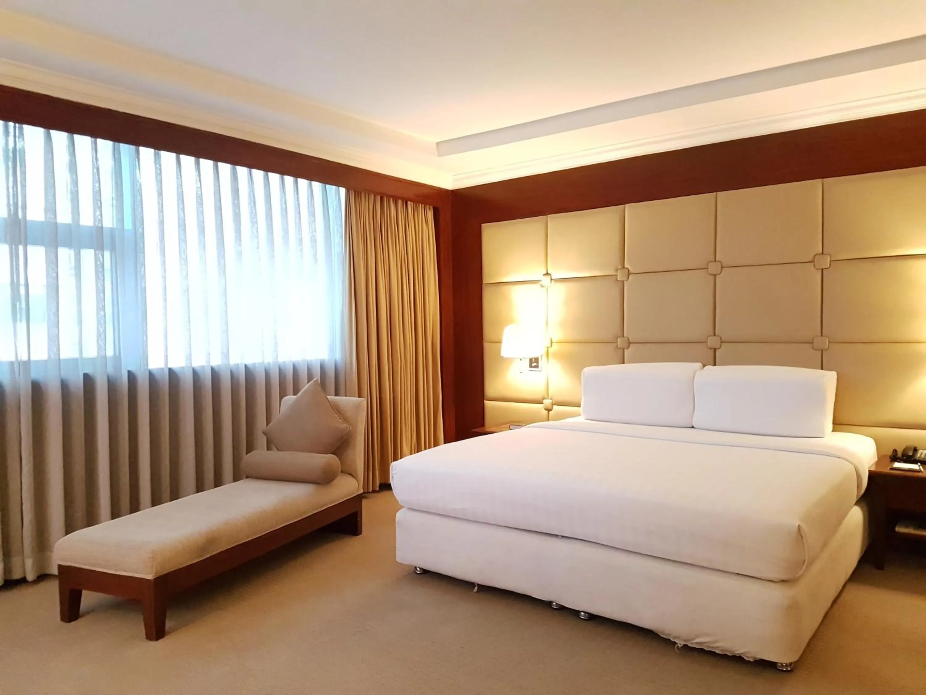 Bed in Cebu Parklane International Hotel