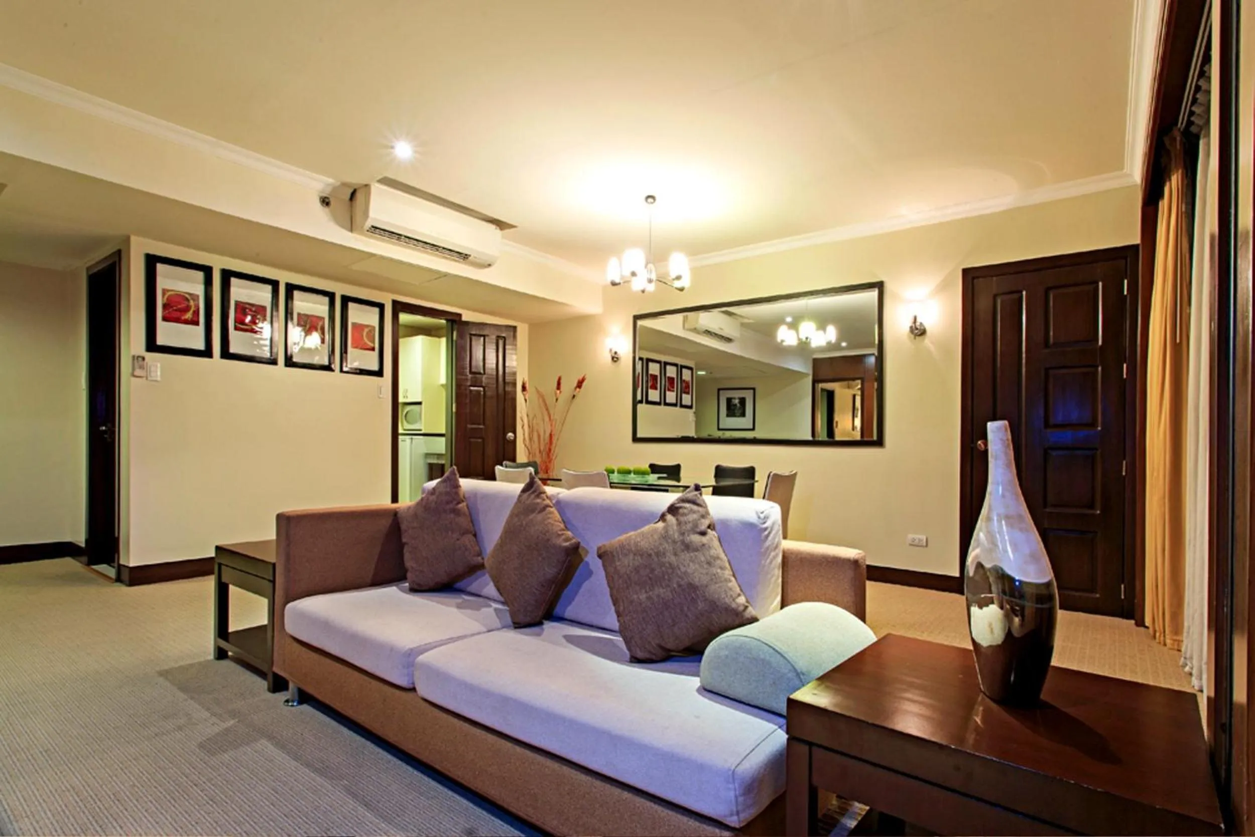 Living room in Cebu Parklane International Hotel