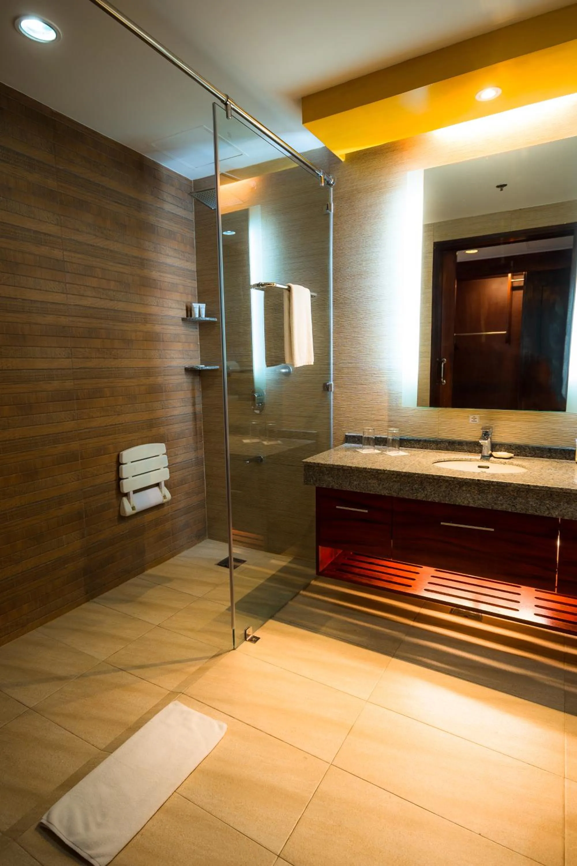 Bathroom in Cebu Parklane International Hotel