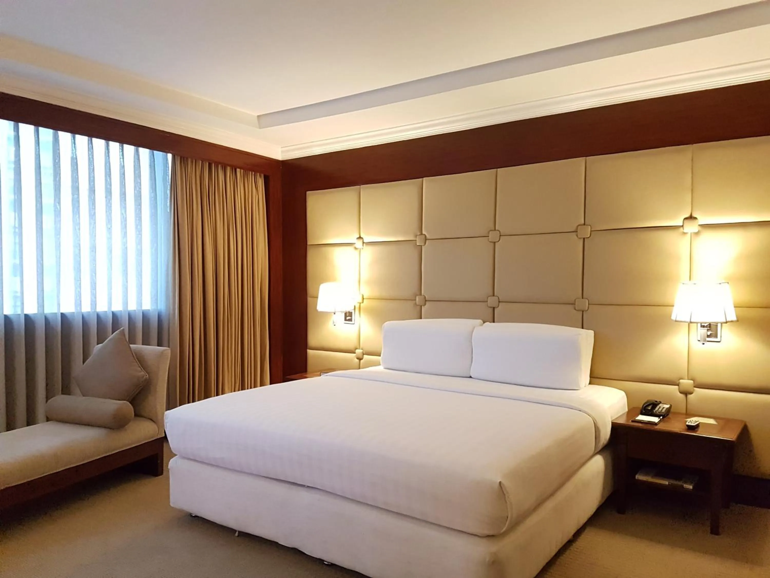 Bed in Cebu Parklane International Hotel