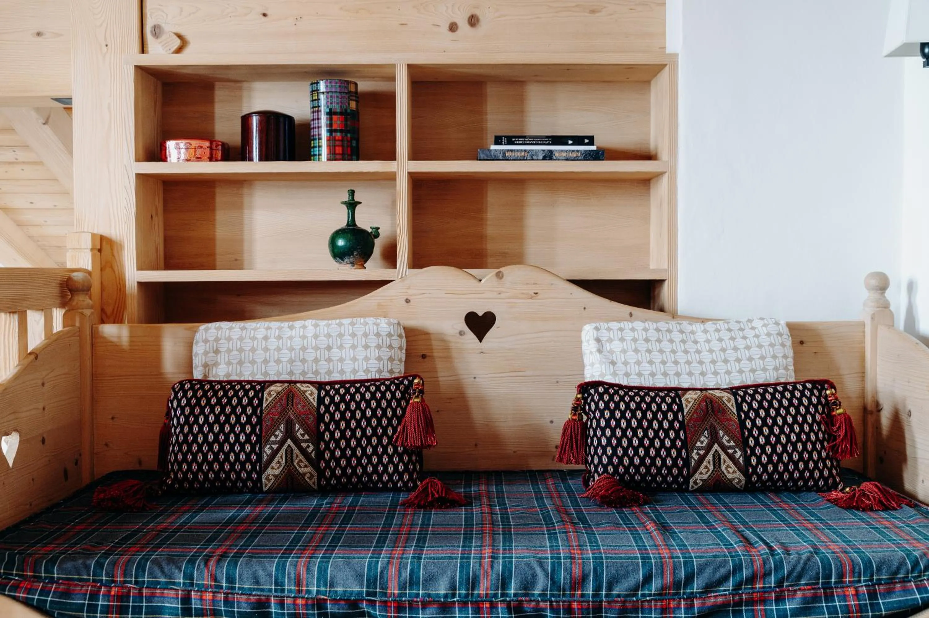 Bedroom, Bed in Les Chalets du Mont d'Arbois & Spa, Megève