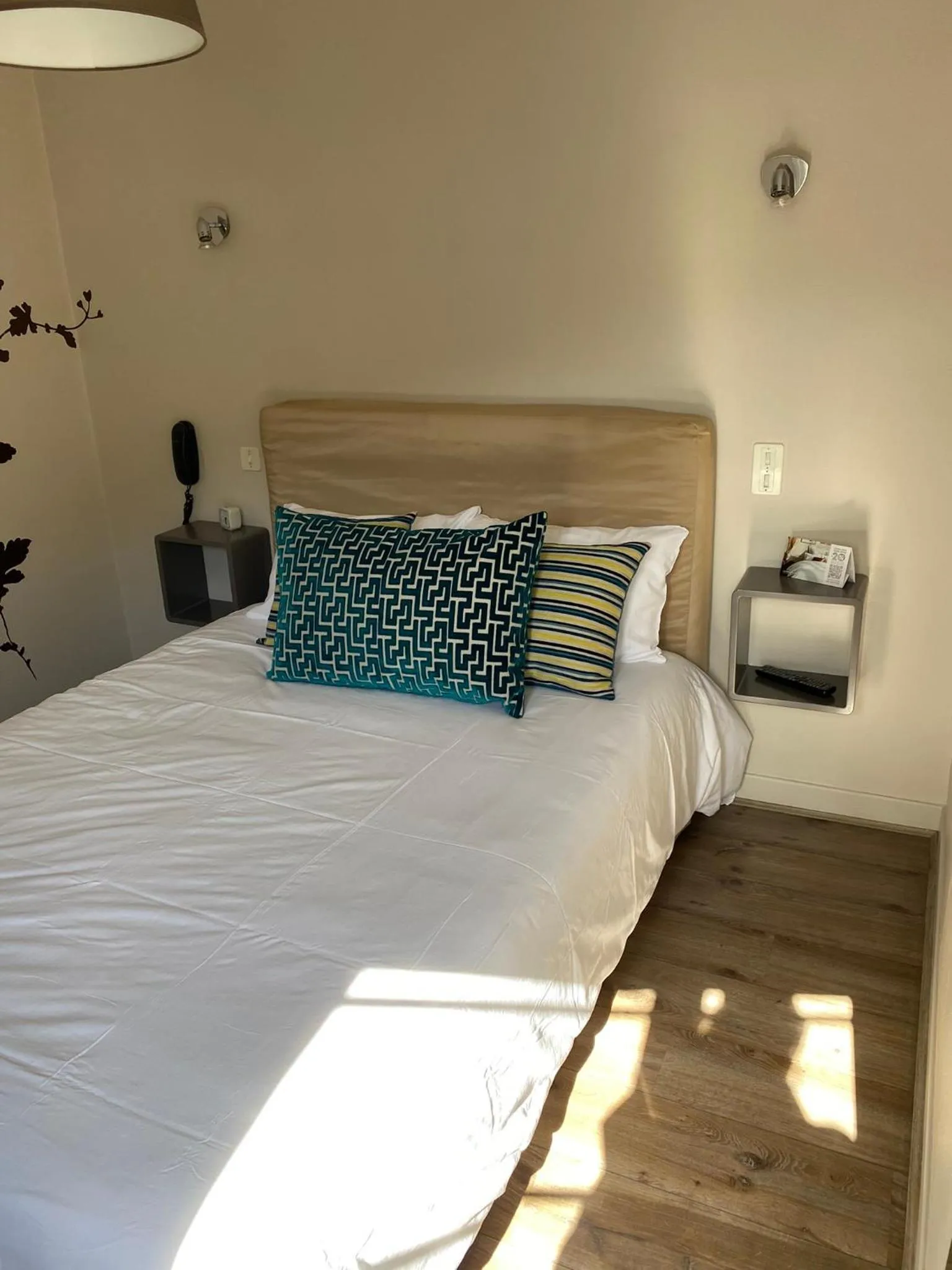 Bedroom, Bed in Hôtel Juantorena