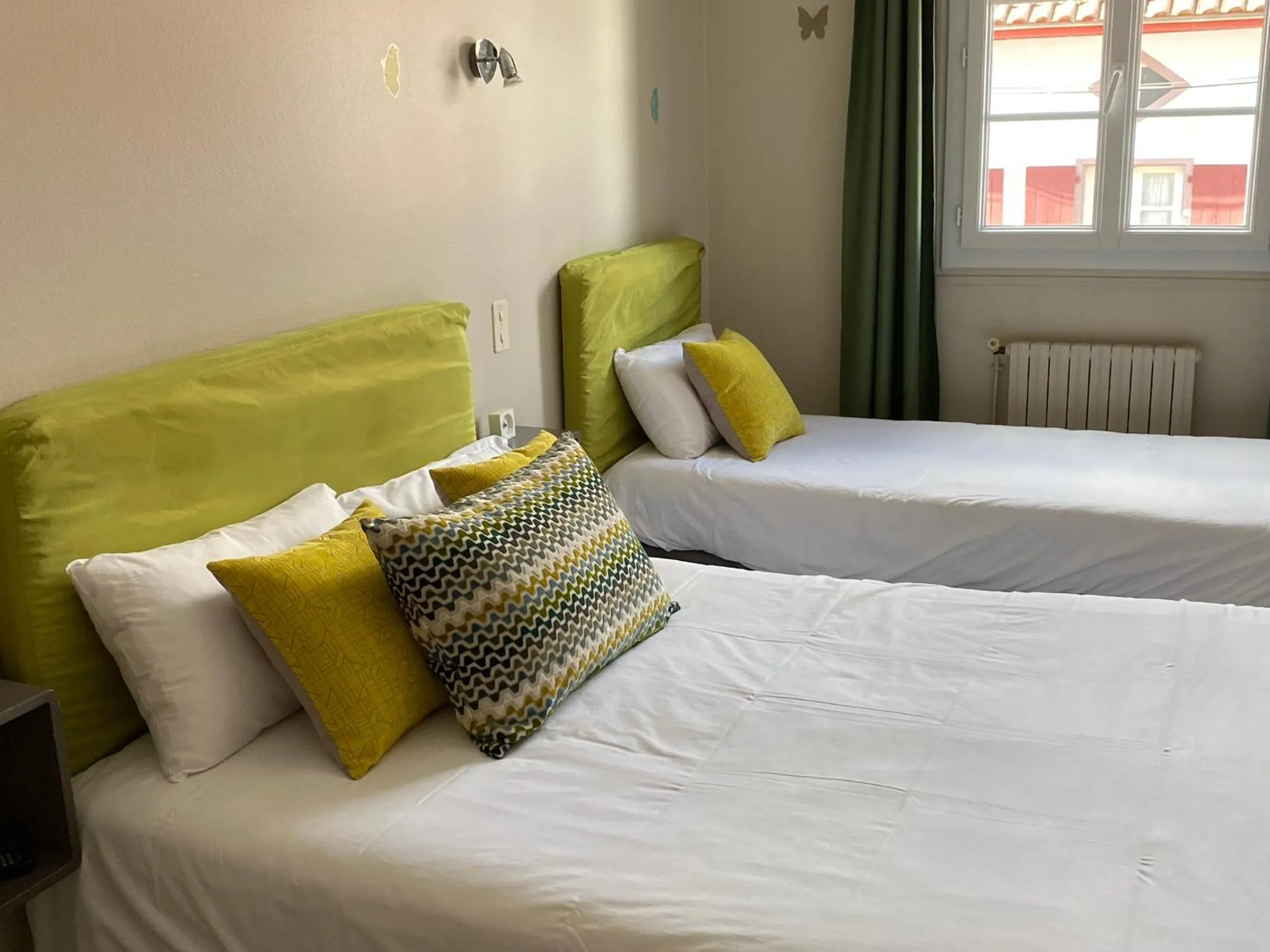 Photo of the whole room, Bed in Hôtel Juantorena