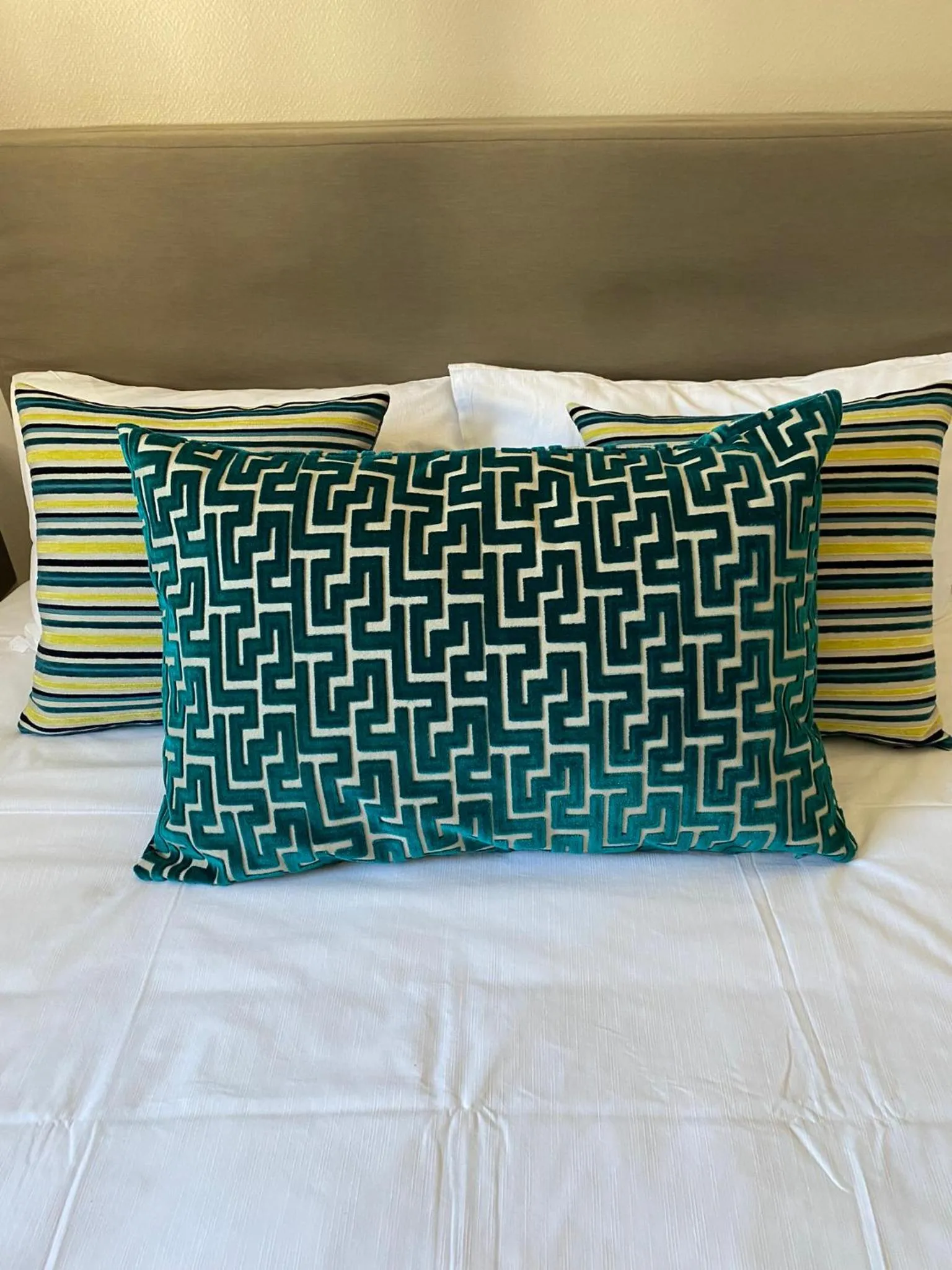 Bedroom, Bed in Hôtel Juantorena