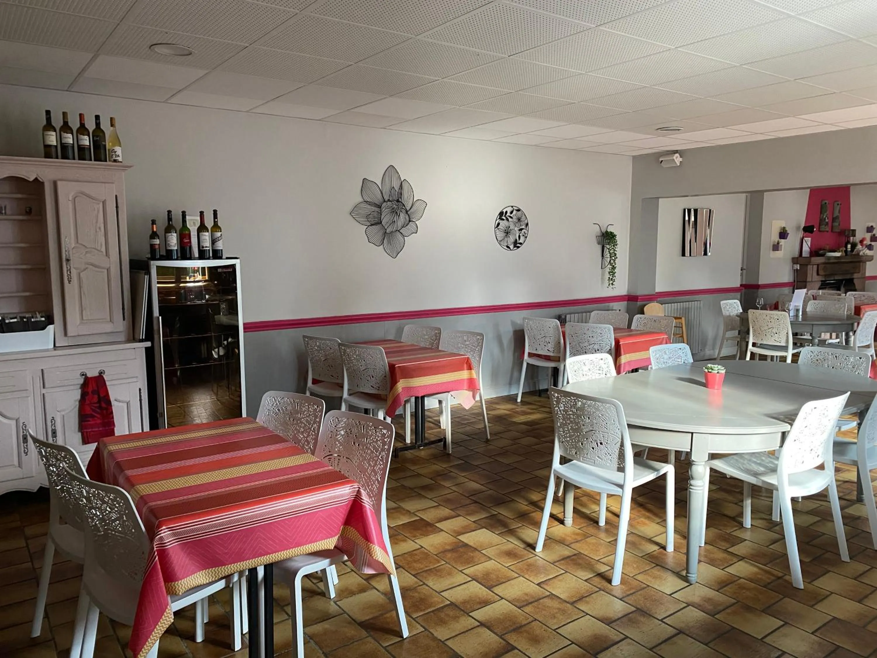 Restaurant/places to eat in Hôtel Juantorena