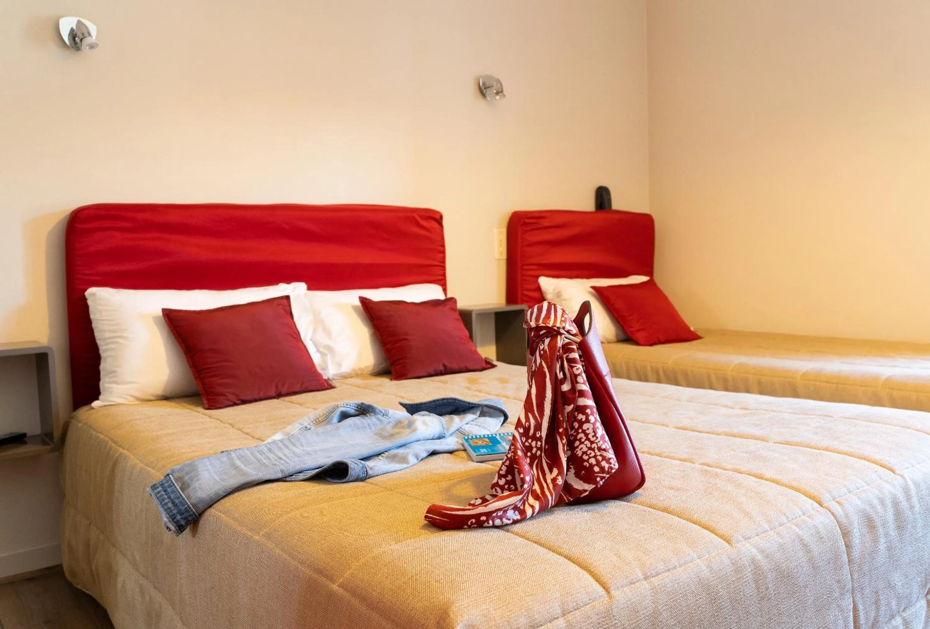 Bedroom, Bed in Hôtel Juantorena