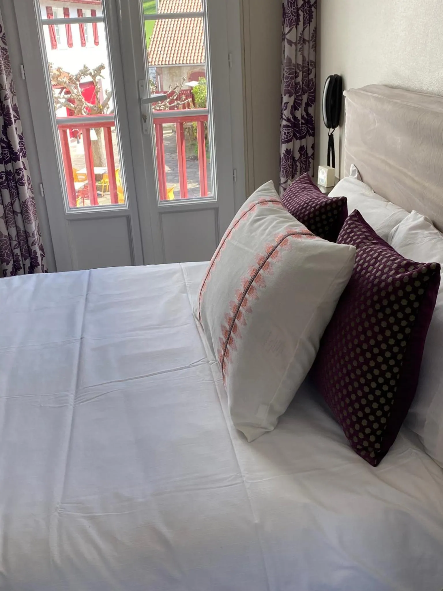 Bedroom, Bed in Hôtel Juantorena