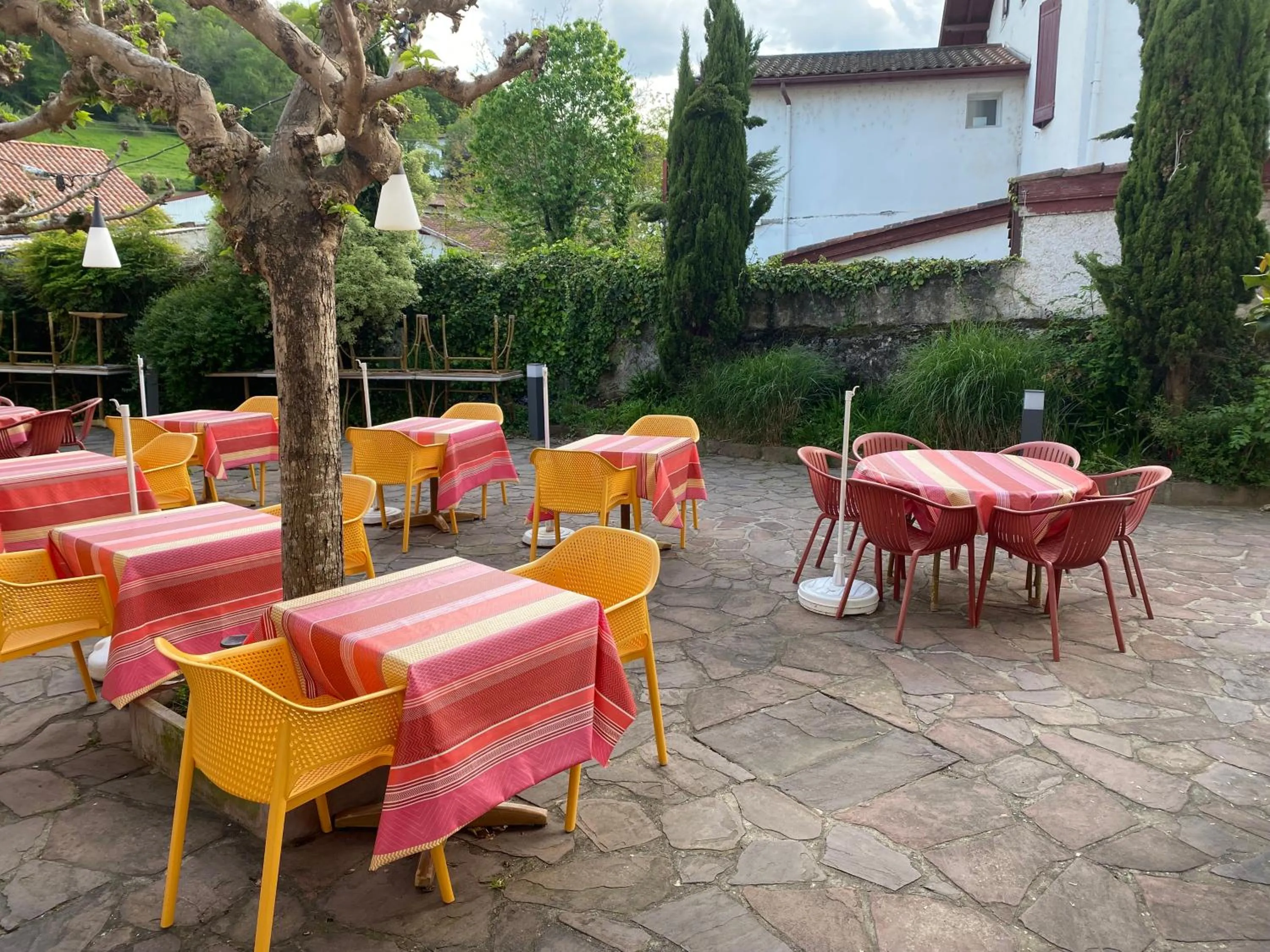 Patio in Hôtel Juantorena