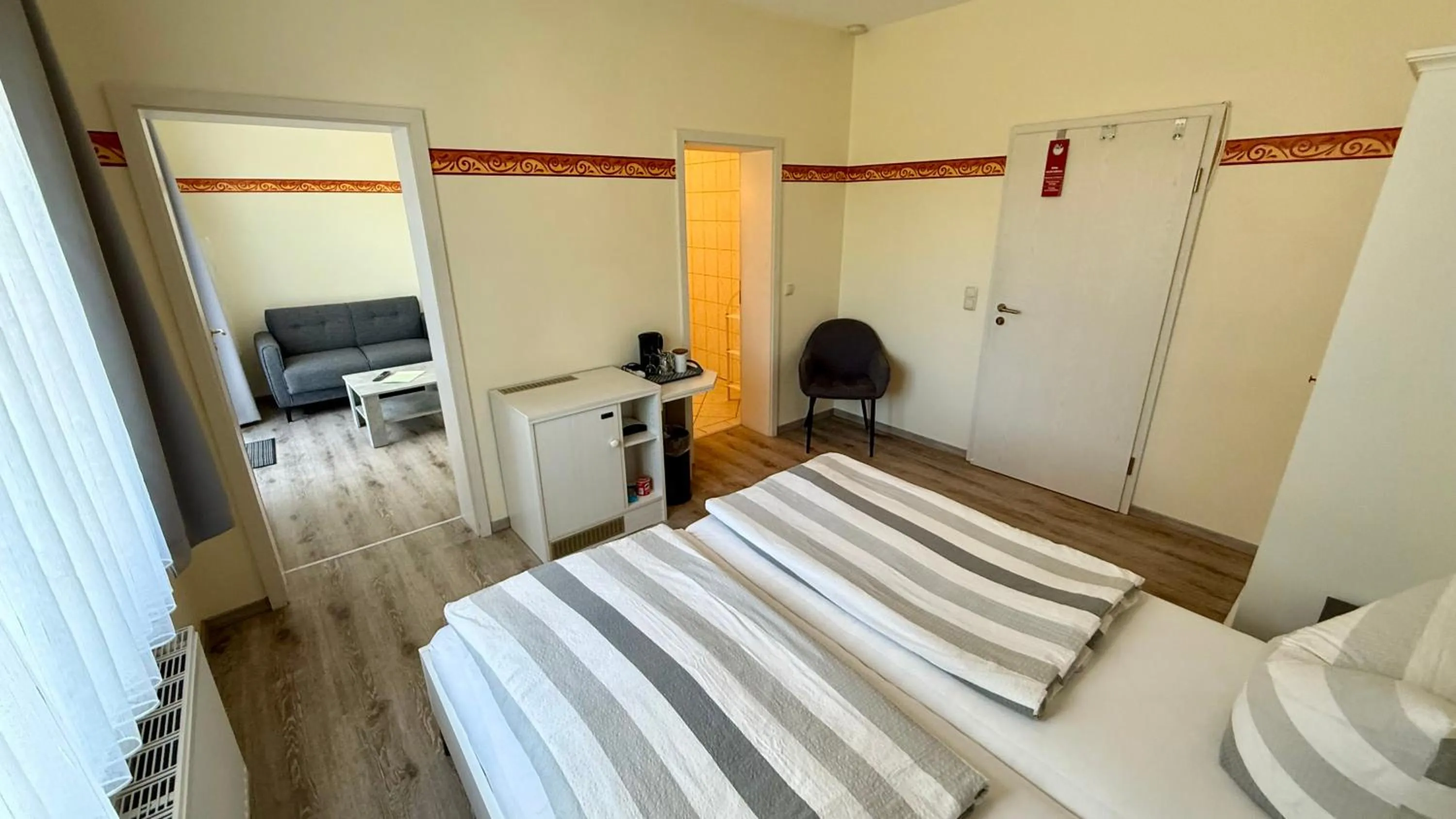 Living room, Bed in Kastanienhof Hotel garni