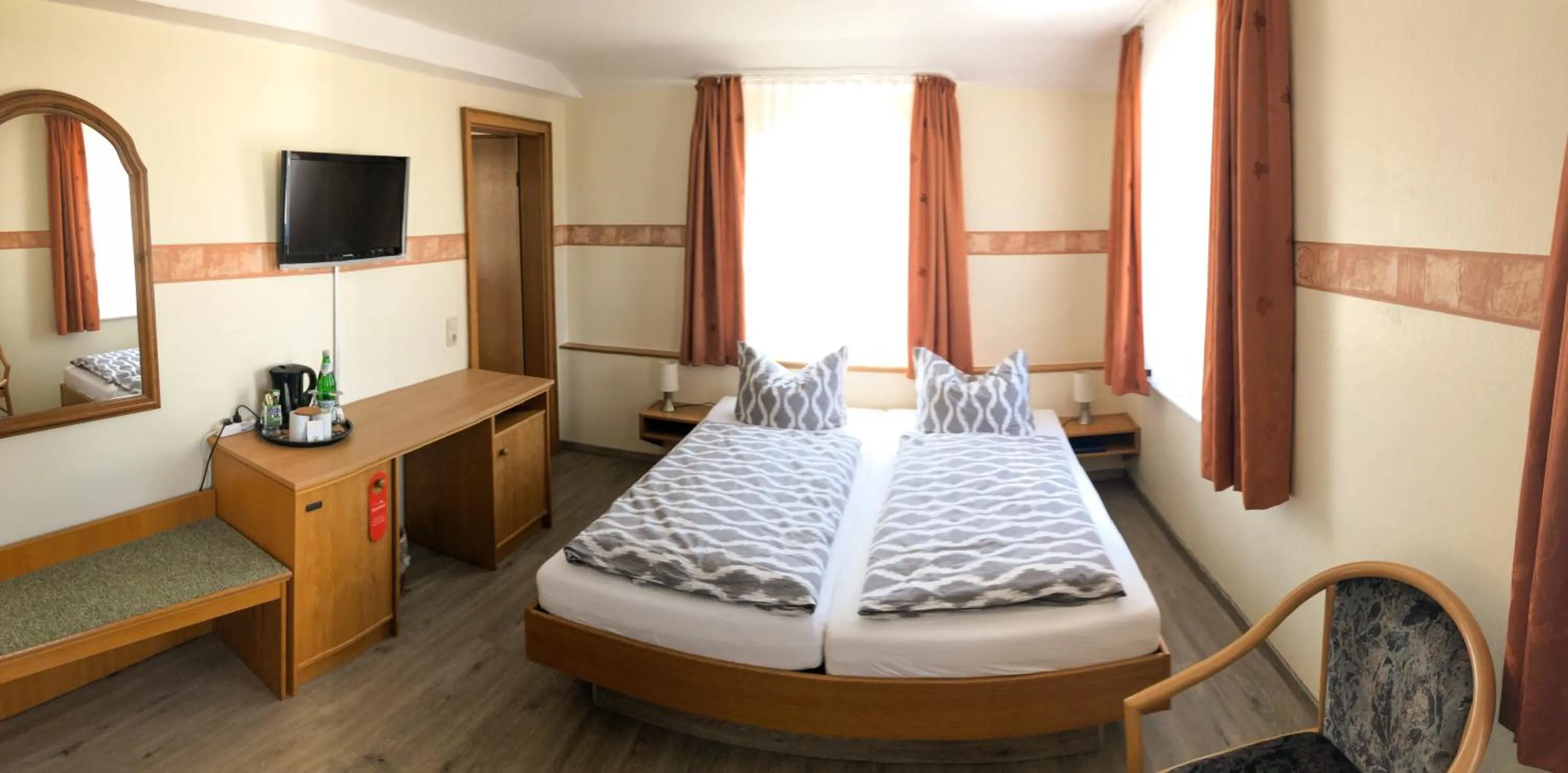Photo of the whole room, Bed in Kastanienhof Hotel garni