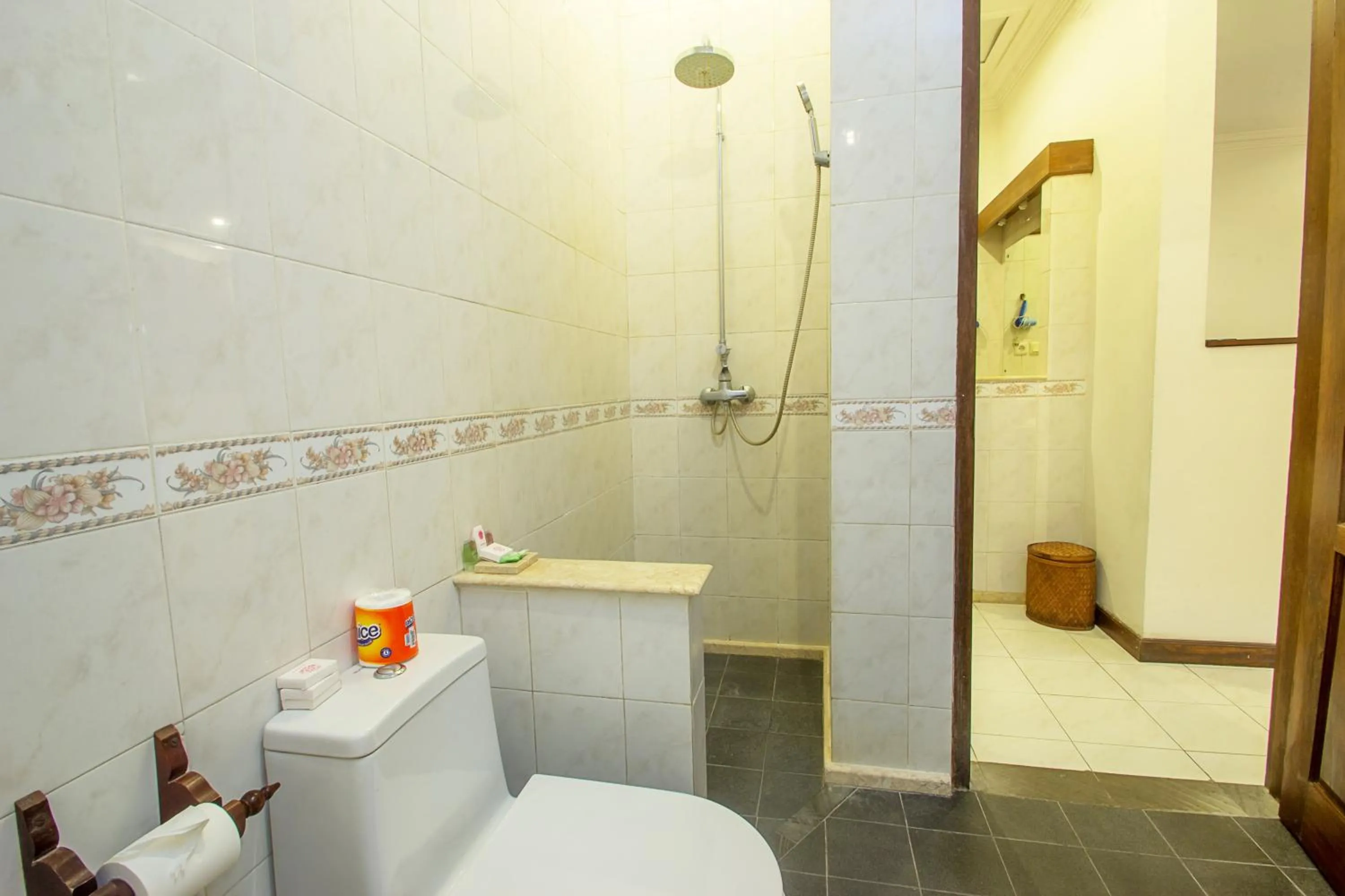 Shower in Tamukami Hotel