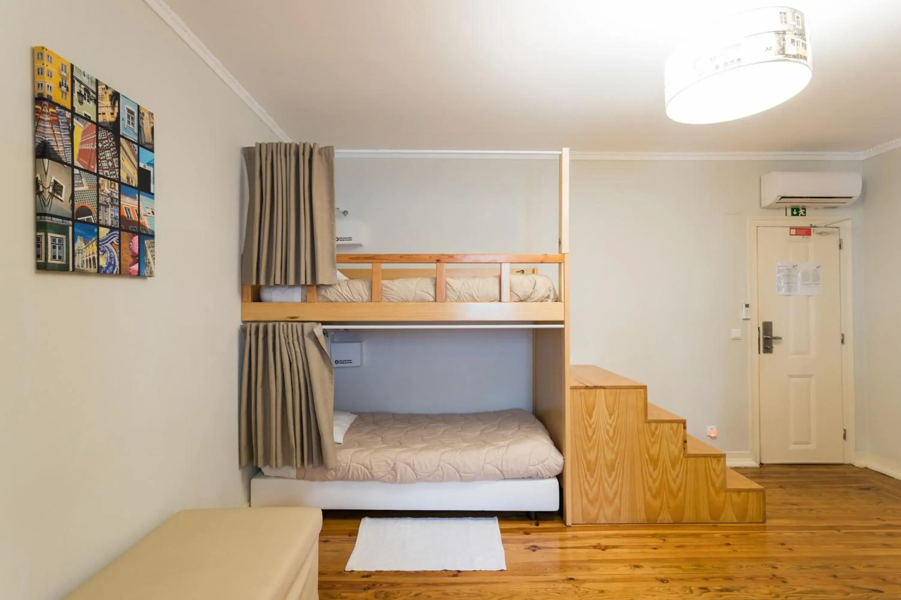 Bed in 6-Bed Mixed Dormitory Room in Lisboa Central Hostel Bed in 6-Bed Mixed Dormitory Room in Lisboa Central Hostel