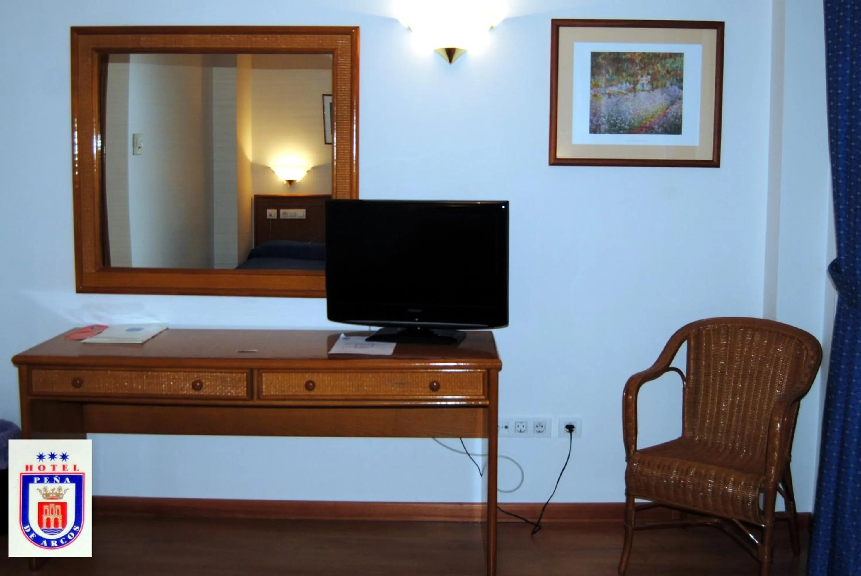 TV and multimedia in Hotel Peña de Arcos