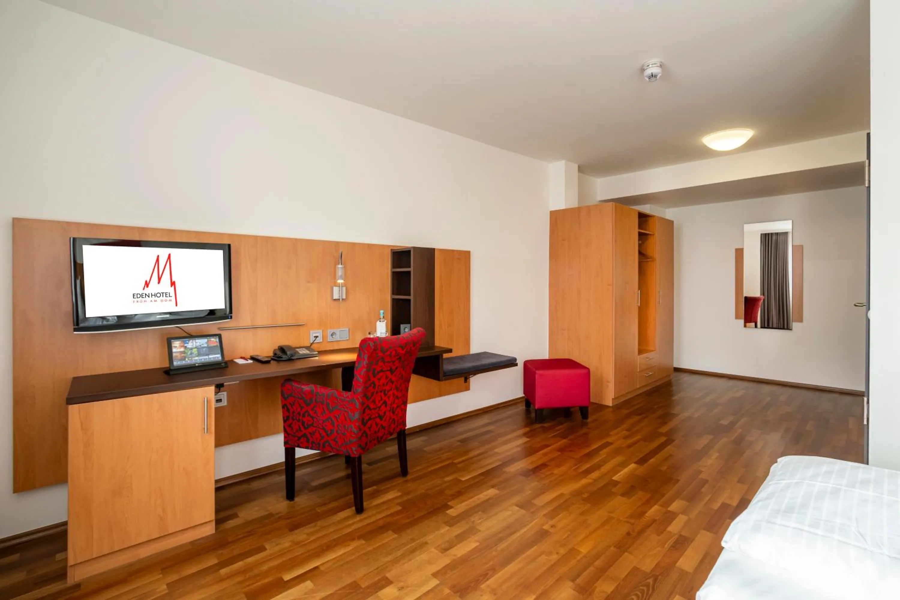 TV and multimedia, Bed in Eden Hotel Früh am Dom