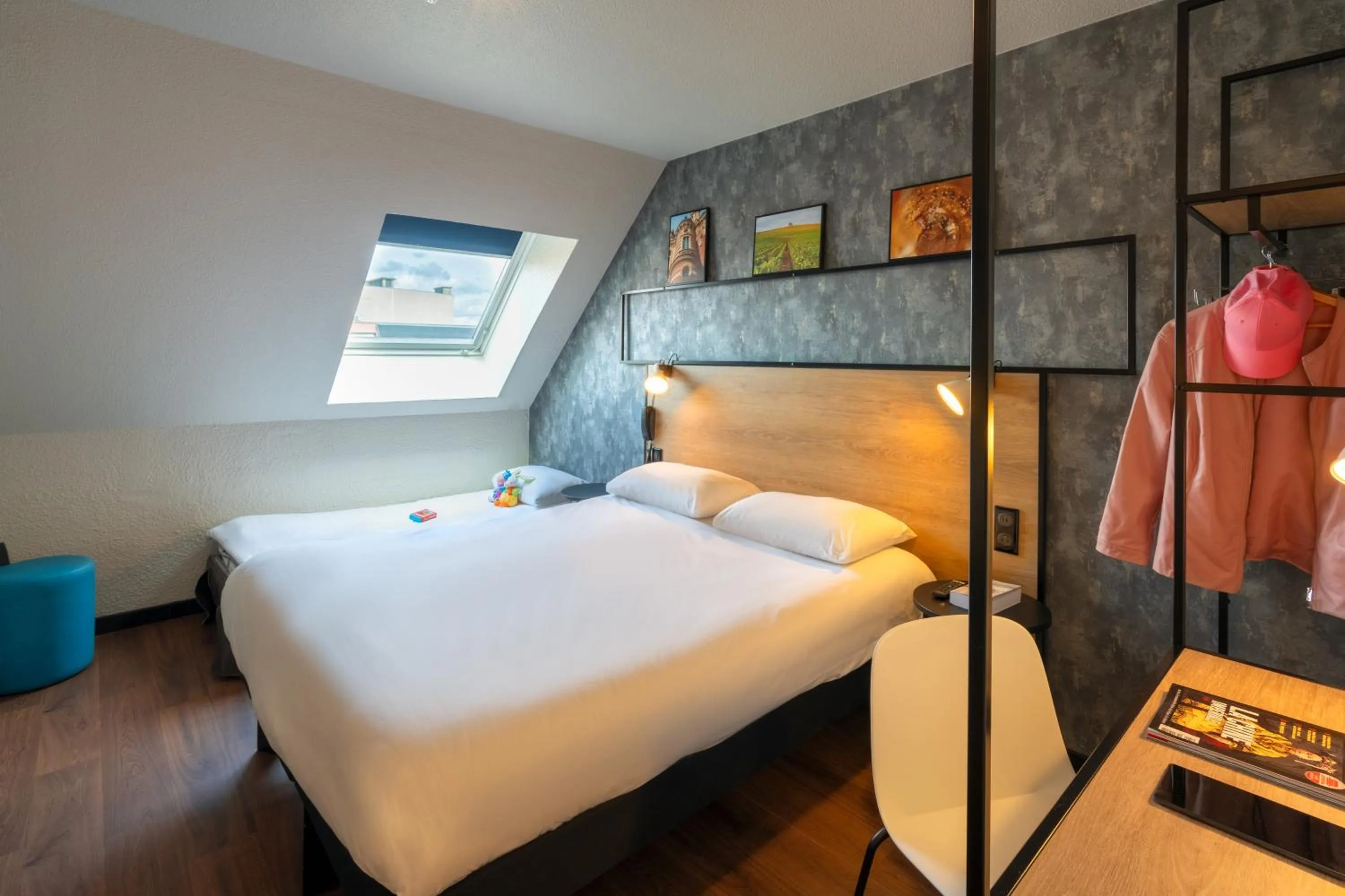 Bedroom, Bed in ibis Epernay Centre Ville