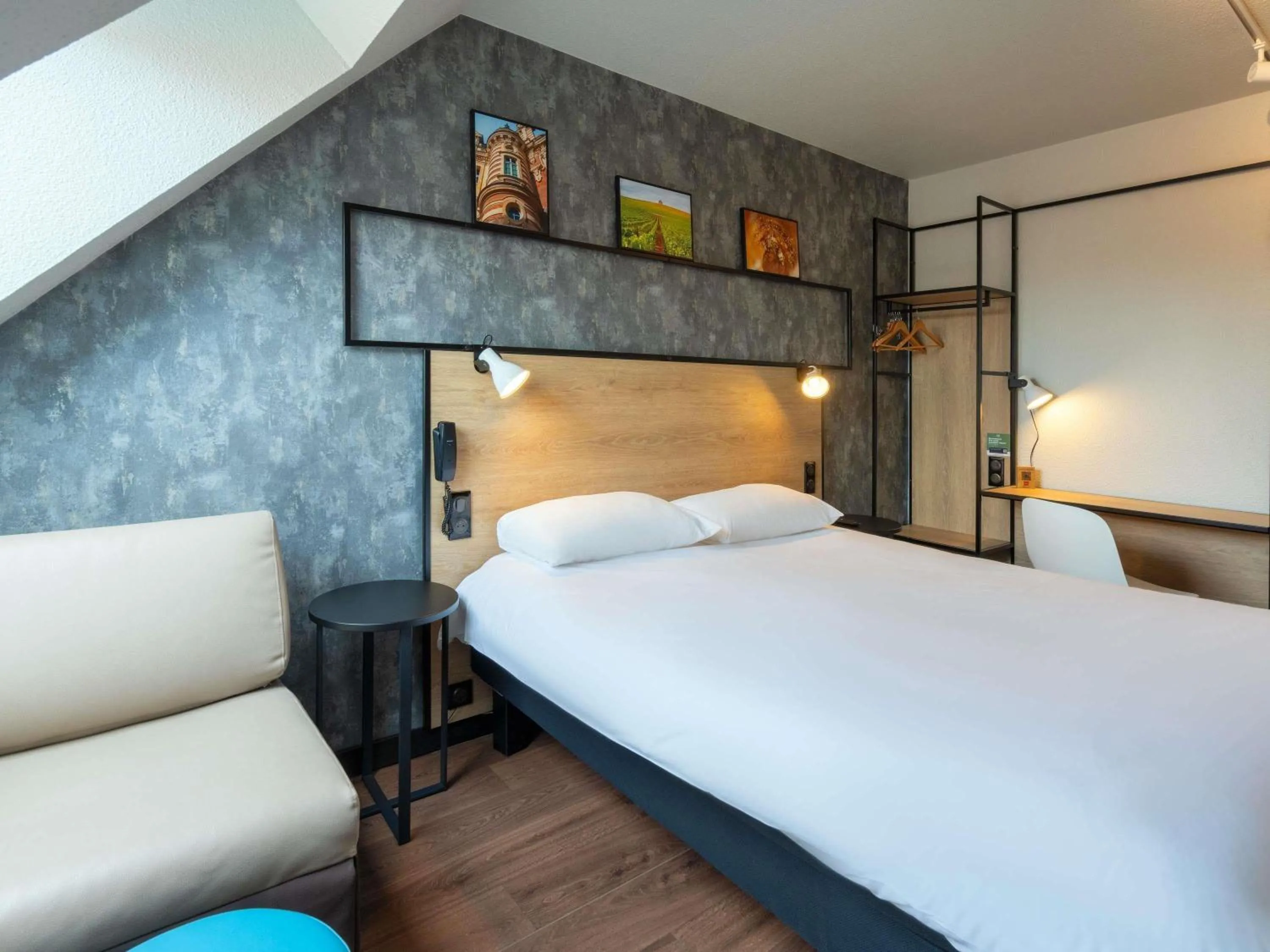 Bedroom, Bed in ibis Epernay Centre Ville