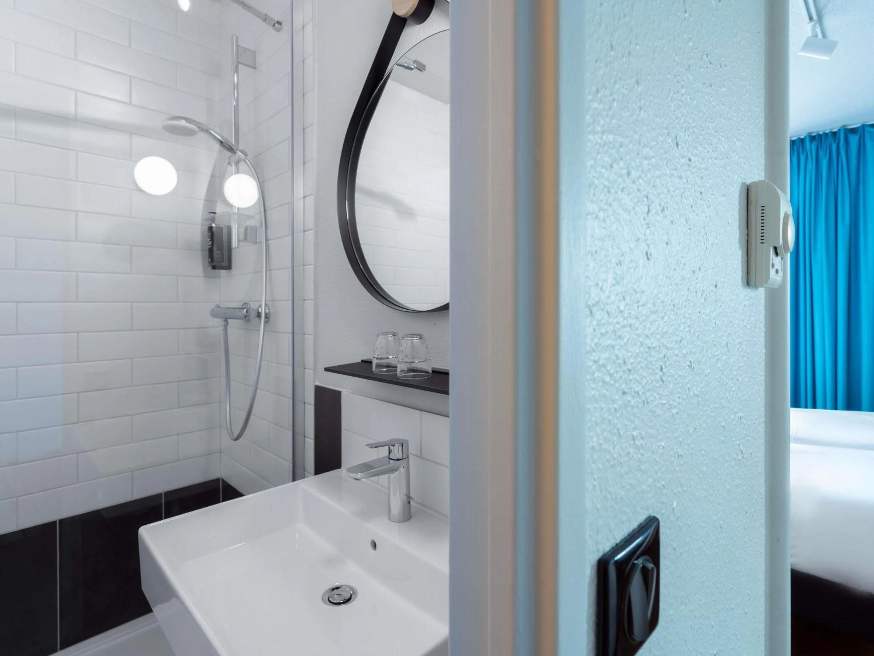 Bedroom in ibis Epernay Centre Ville