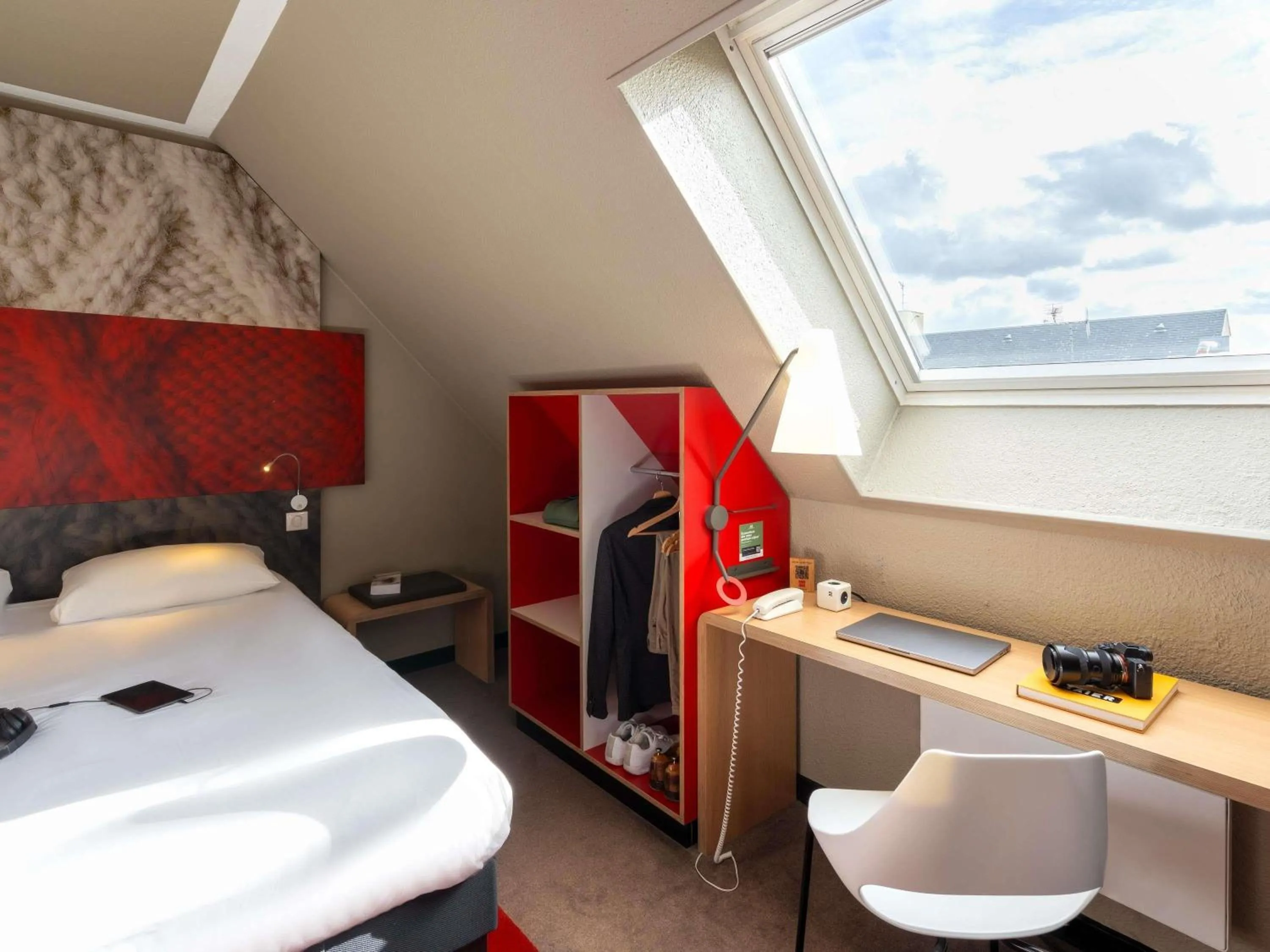 Bedroom, Bed in ibis Epernay Centre Ville