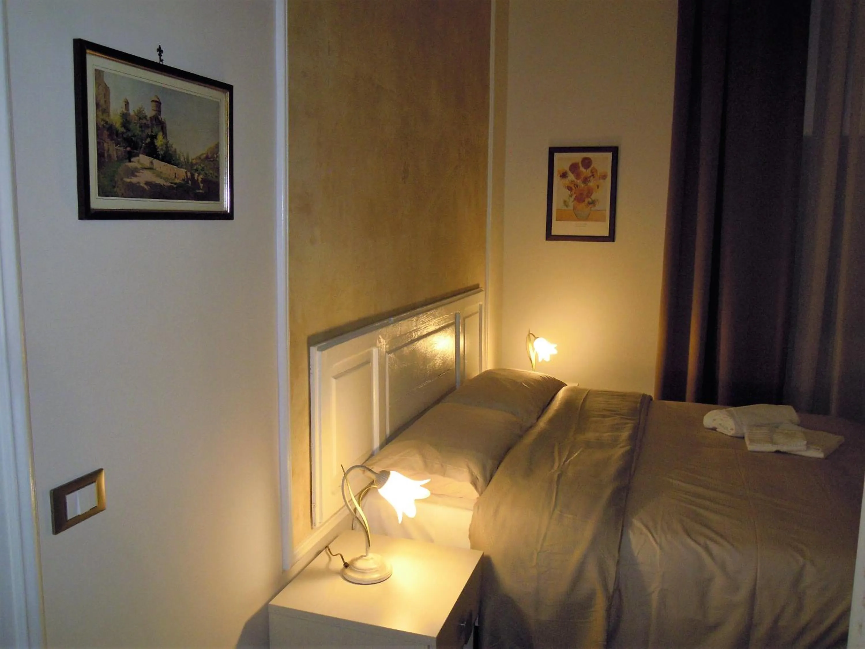Photo of the whole room, Bed in Primo Posto