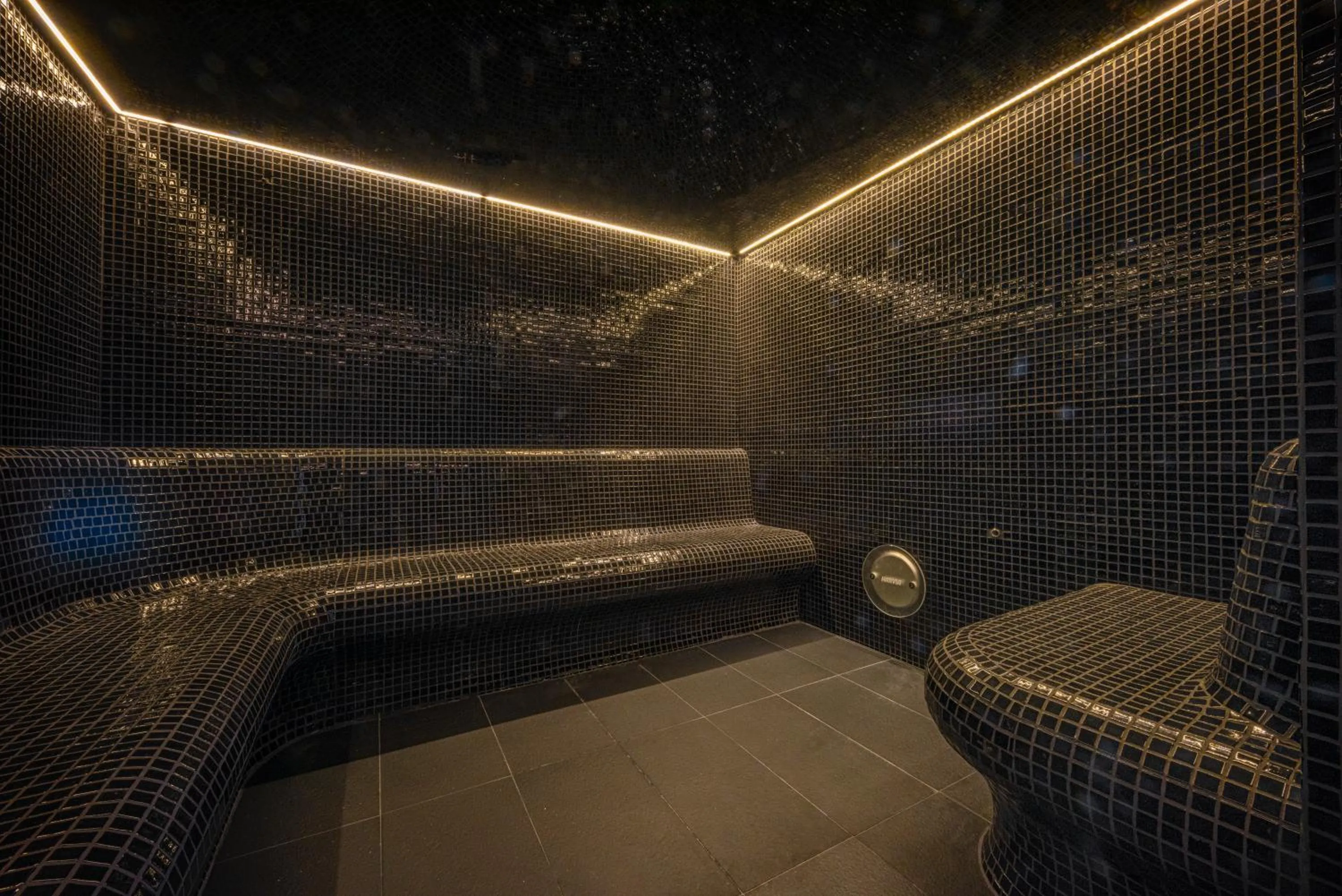 Steam room in SANA Berlin Hotel