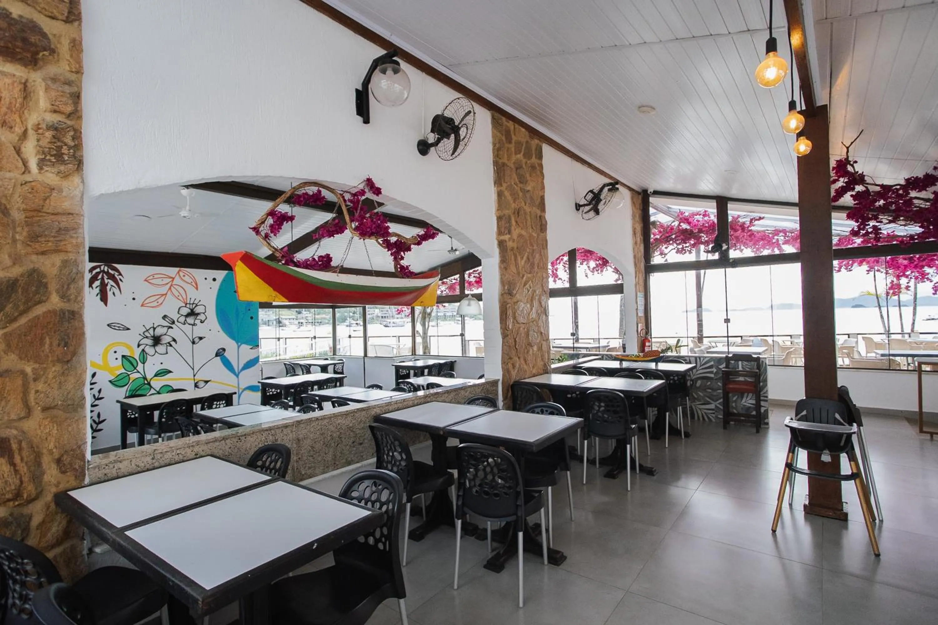 Restaurant/places to eat in Pousada Daleste