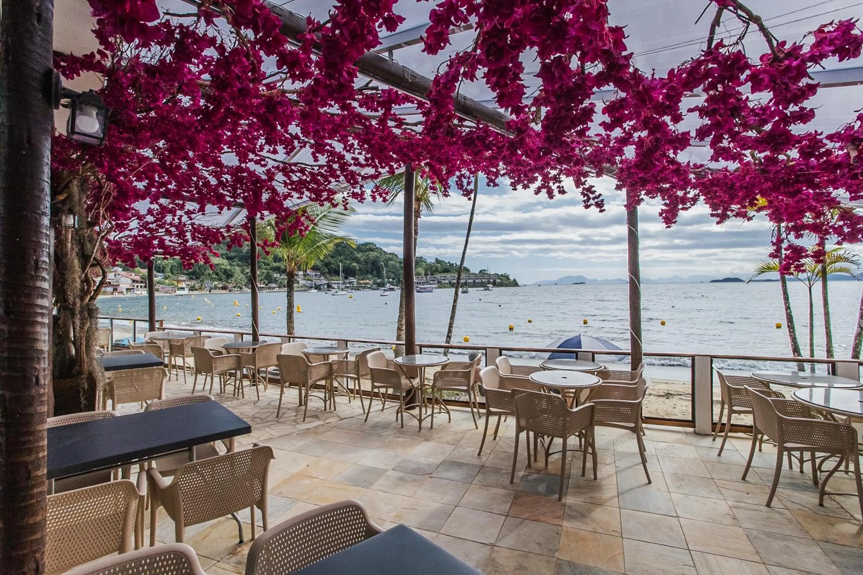 Restaurant/places to eat in Pousada Daleste