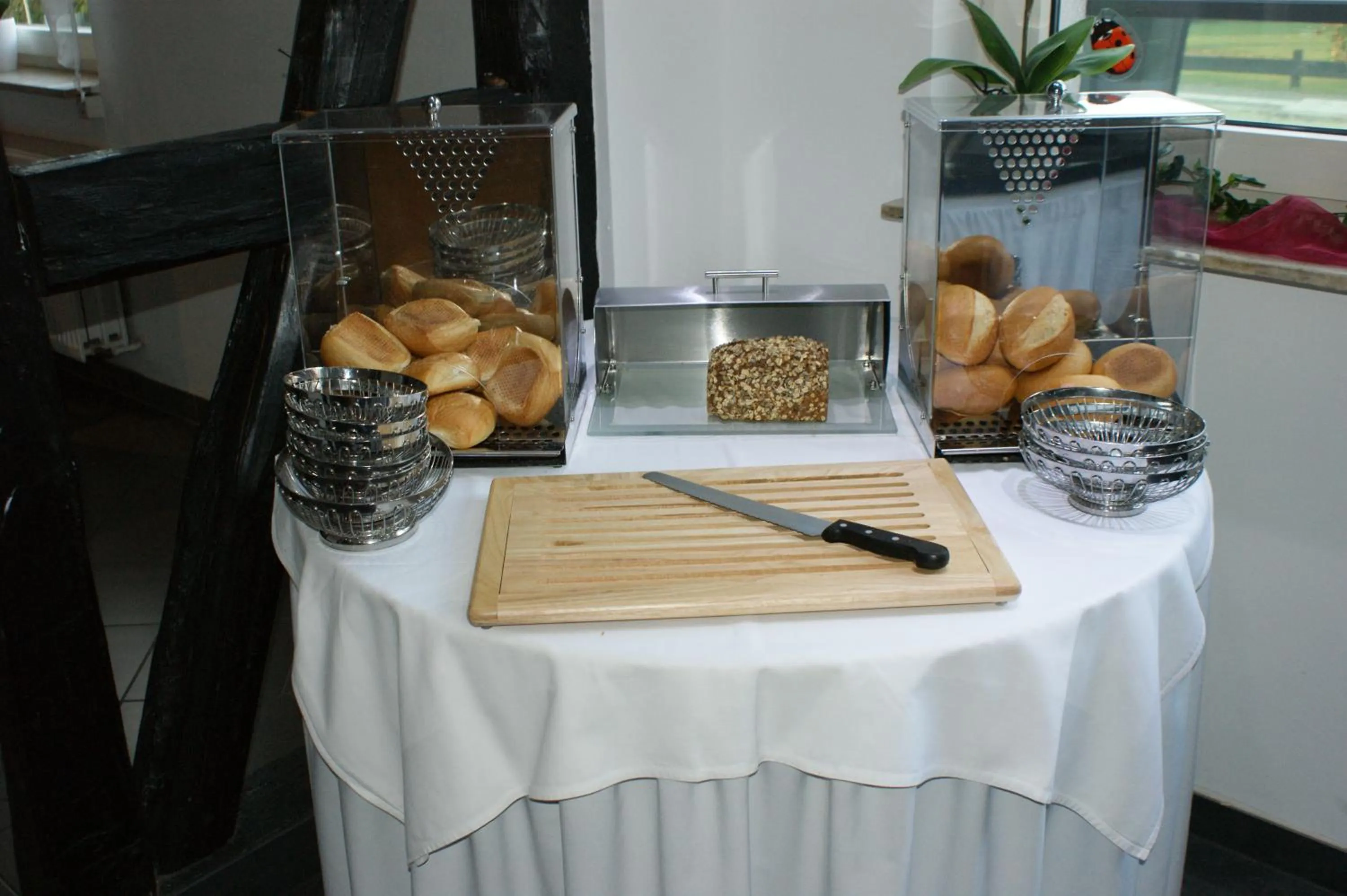 Food in Hotel Rühen, 24 Stunden Check in, Küche, kostenfreie Parkplätze