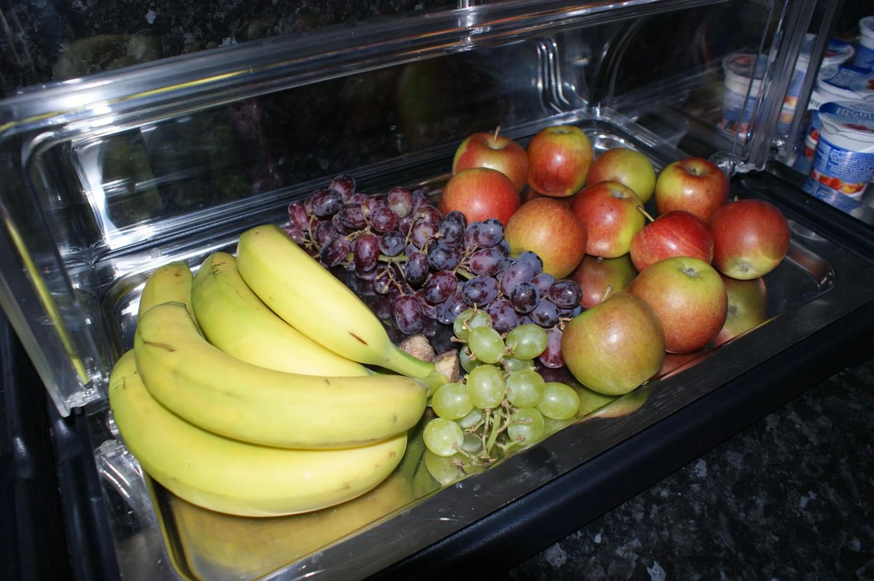 Food in Hotel Rühen, 24 Stunden Check in, Küche, kostenfreie Parkplätze