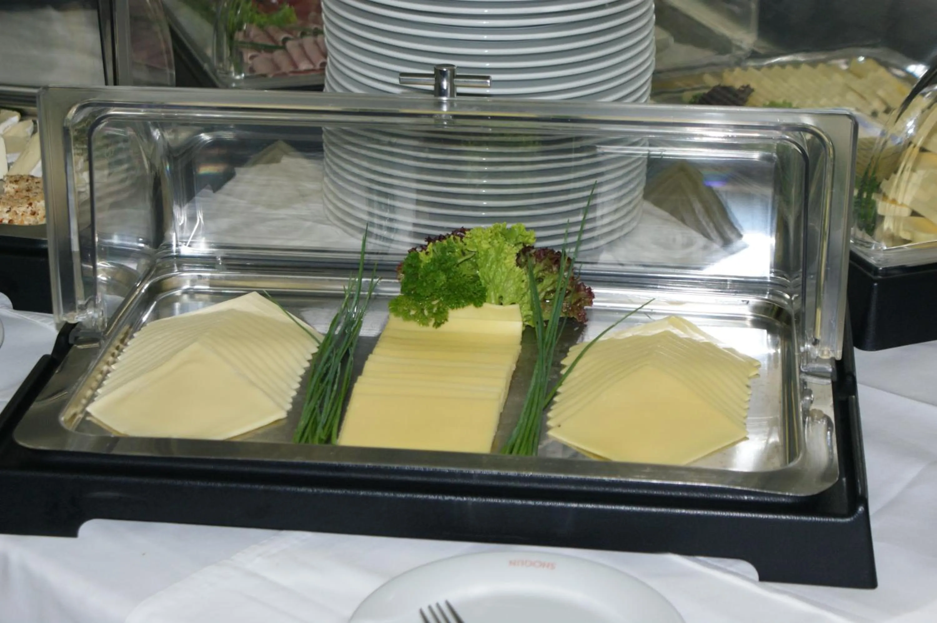 Food in Hotel Rühen, 24 Stunden Check in, Küche, kostenfreie Parkplätze