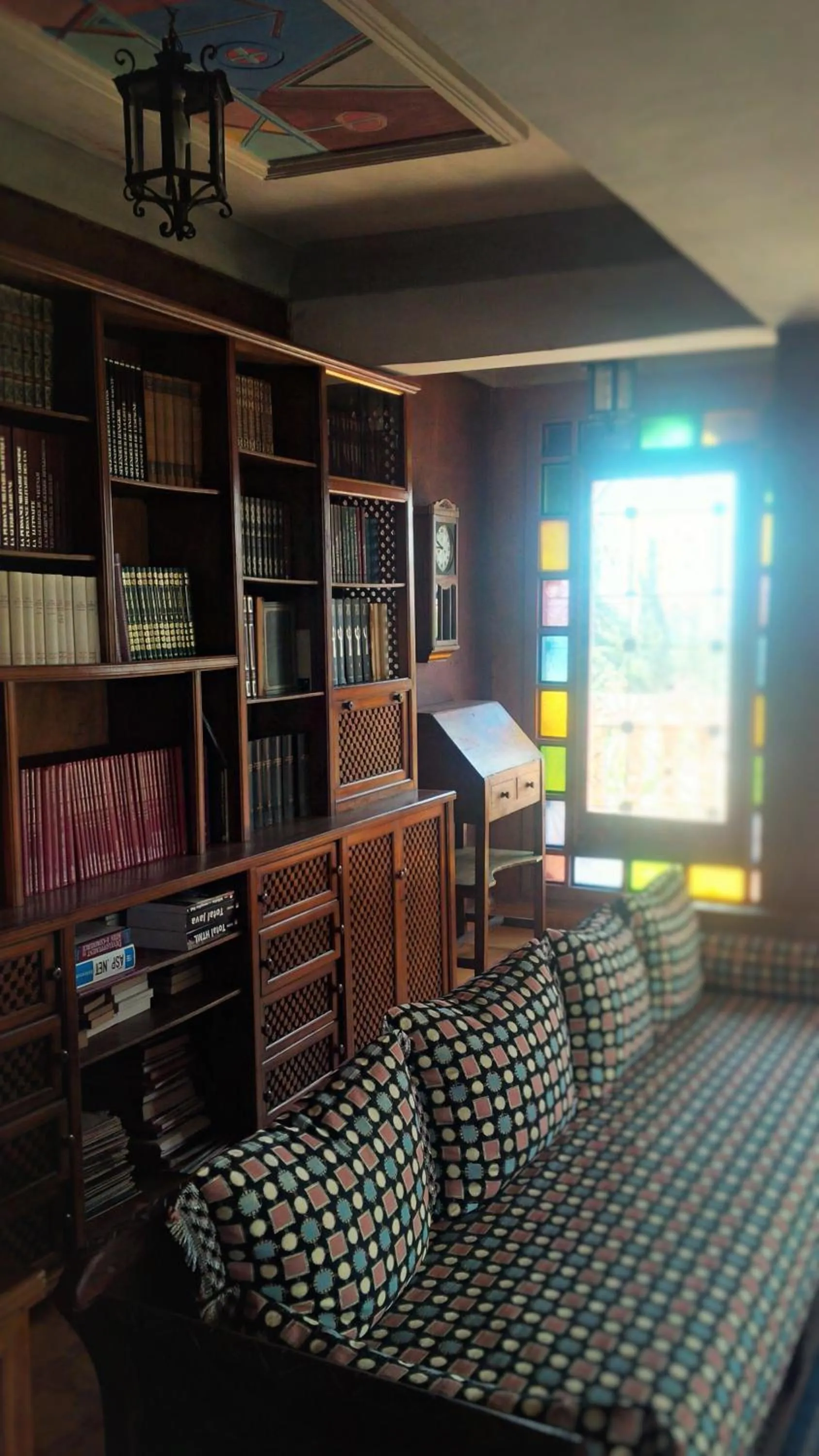 Library, Bed in Villa du Souss