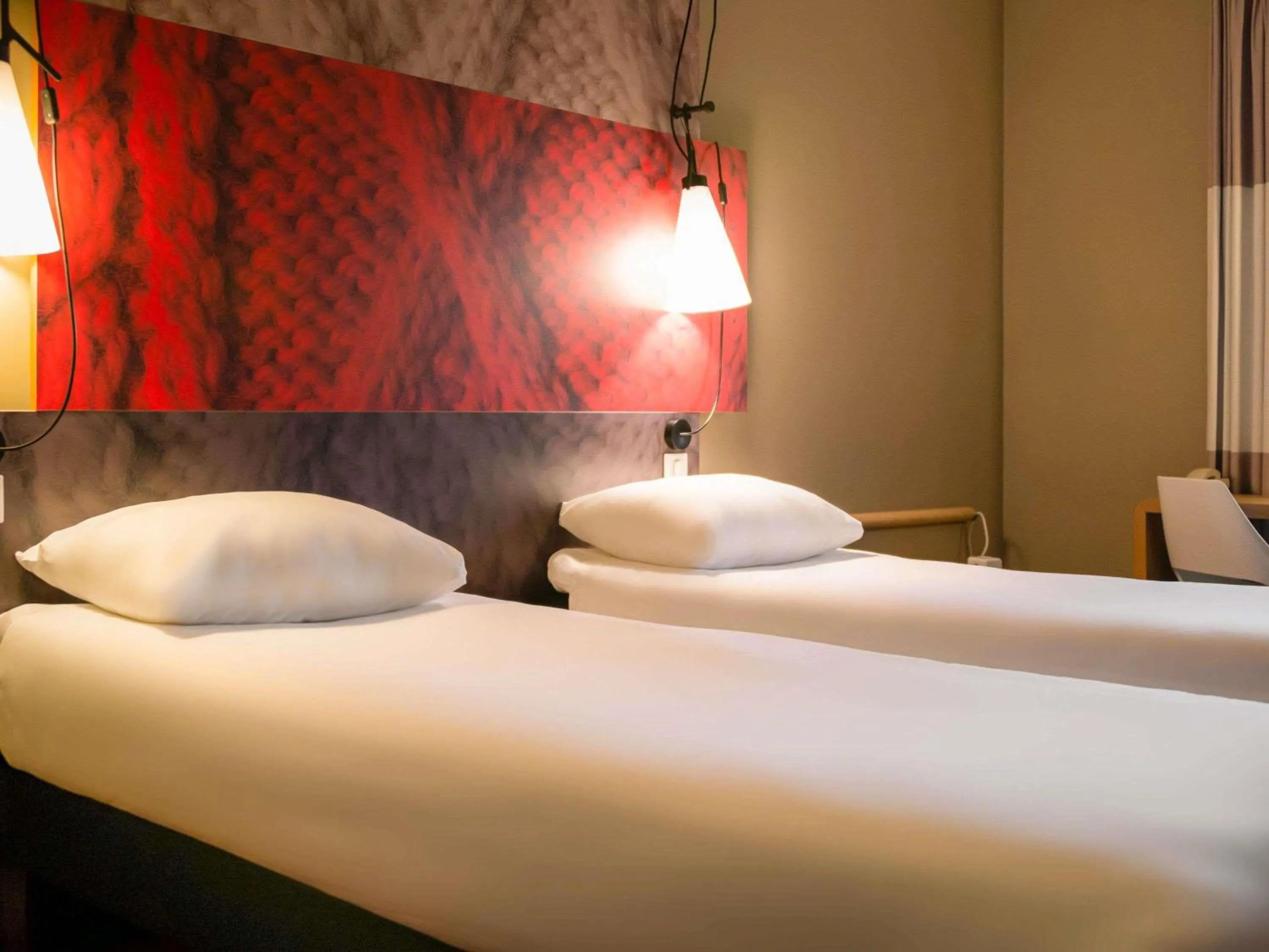 Bedroom, Bed in Ibis Irun