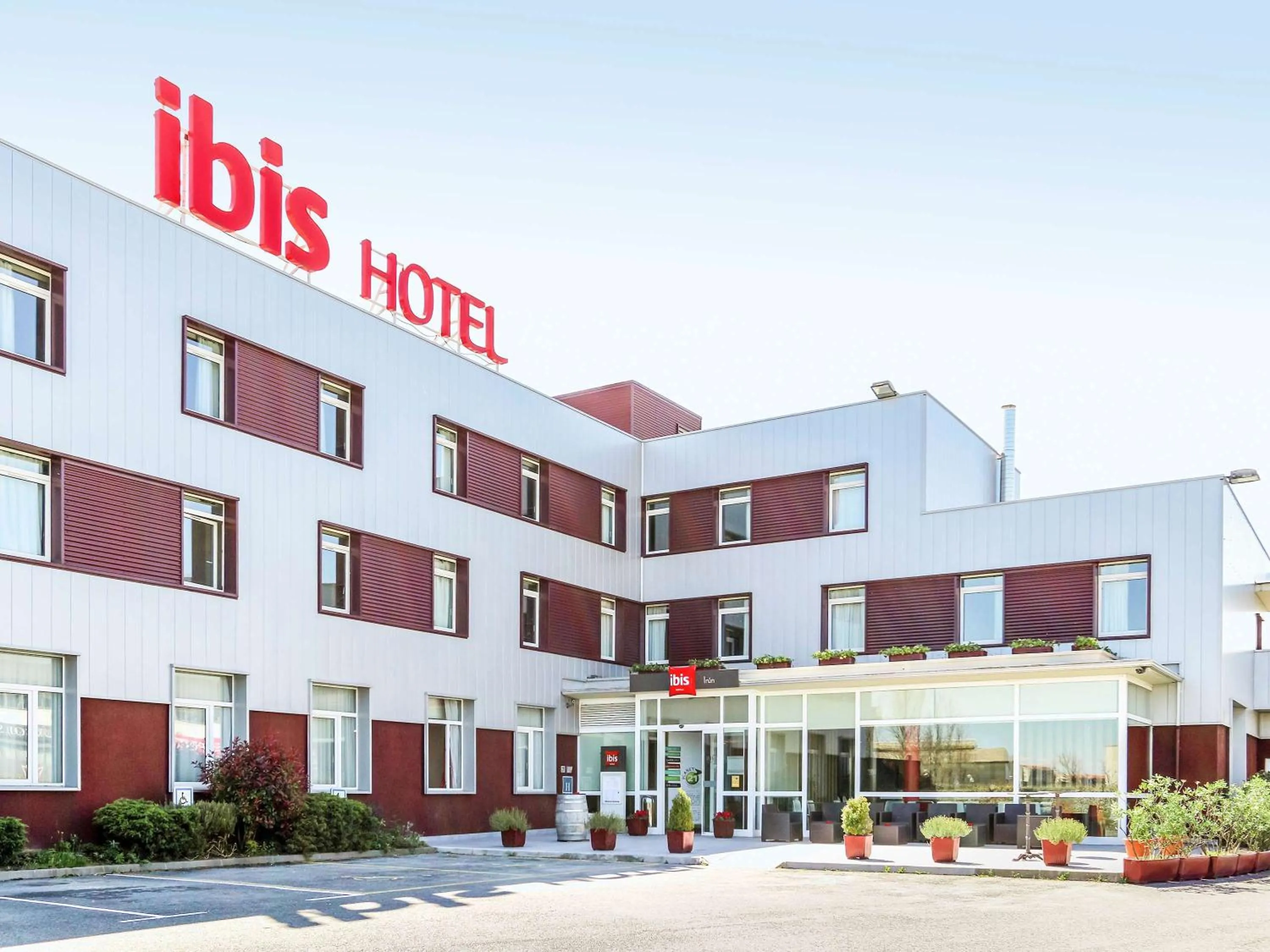 Property building in Ibis Irun