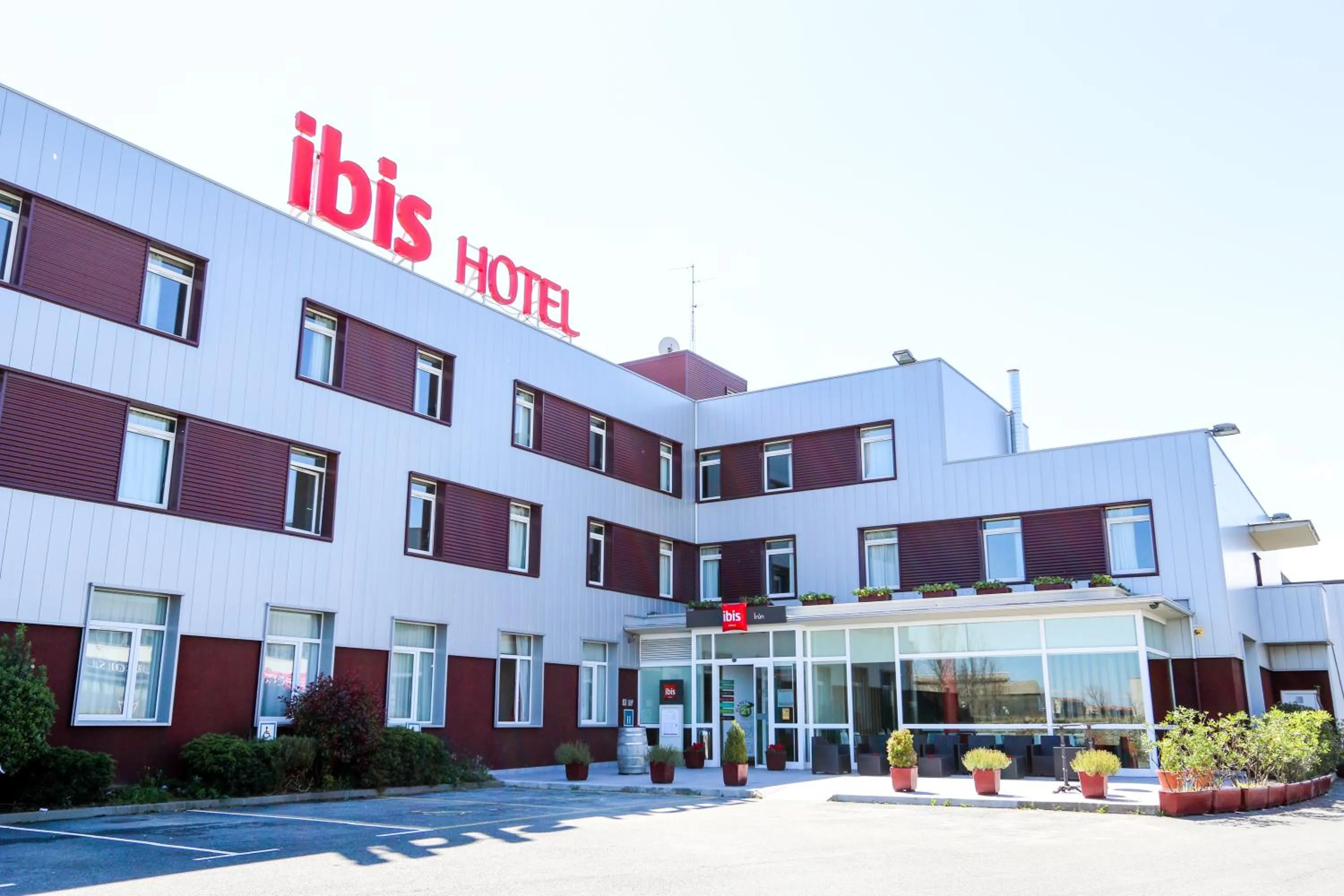 Facade/entrance in Ibis Irun
