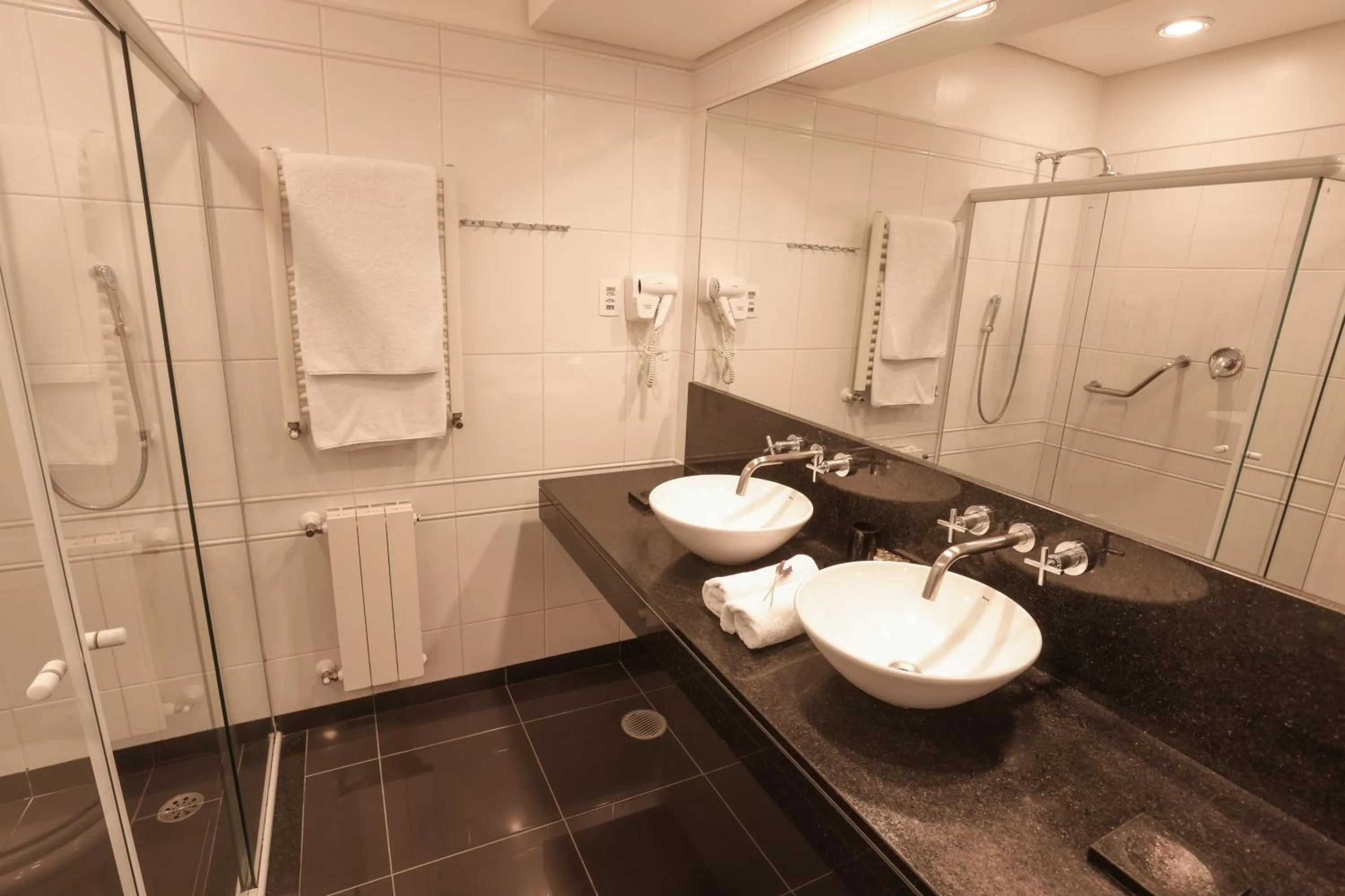 Bathroom in Hotel Vila Inglesa