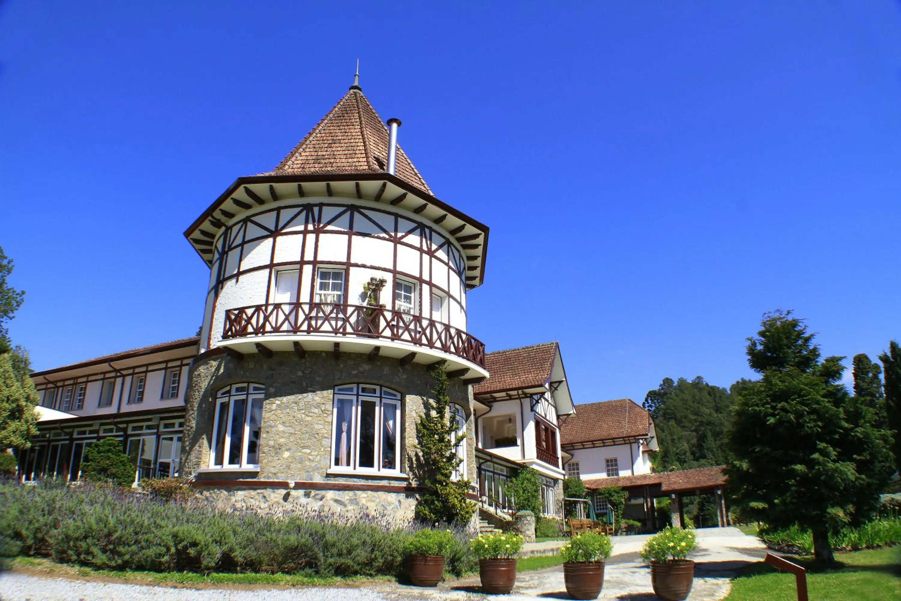 Property building in Hotel Vila Inglesa