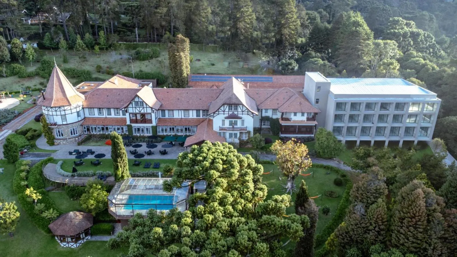 Property building in Hotel Vila Inglesa