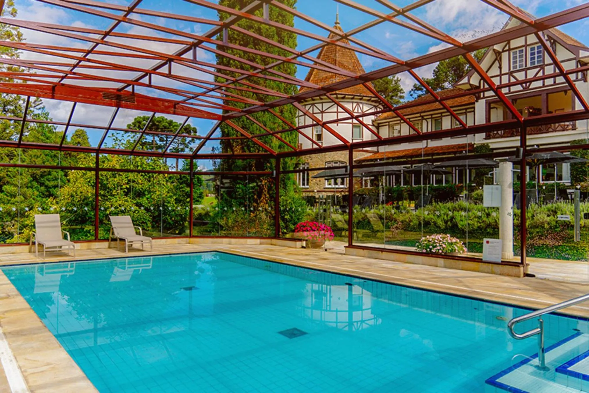 Swimming pool in Hotel Vila Inglesa