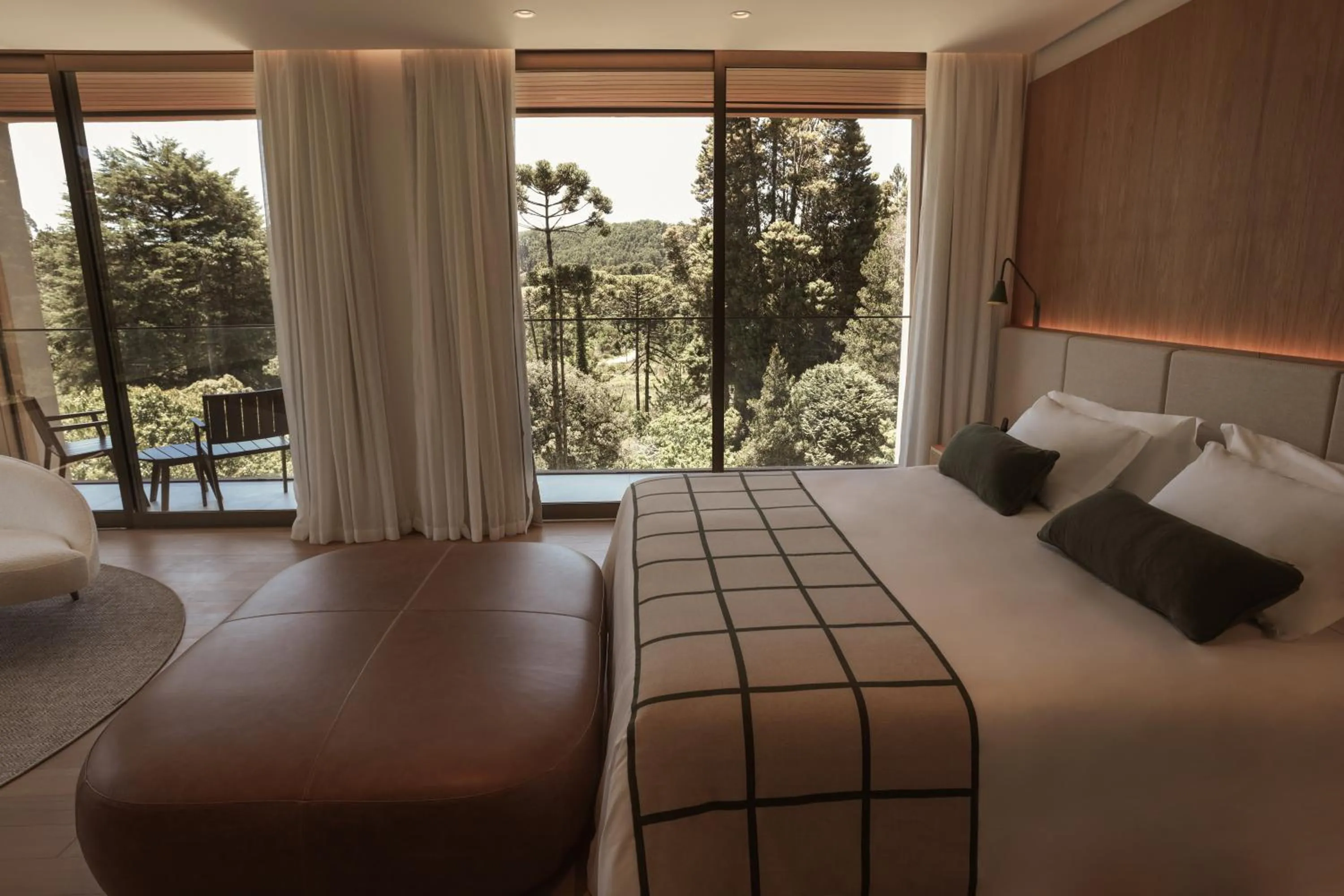 Balcony/Terrace, Bed in Hotel Vila Inglesa