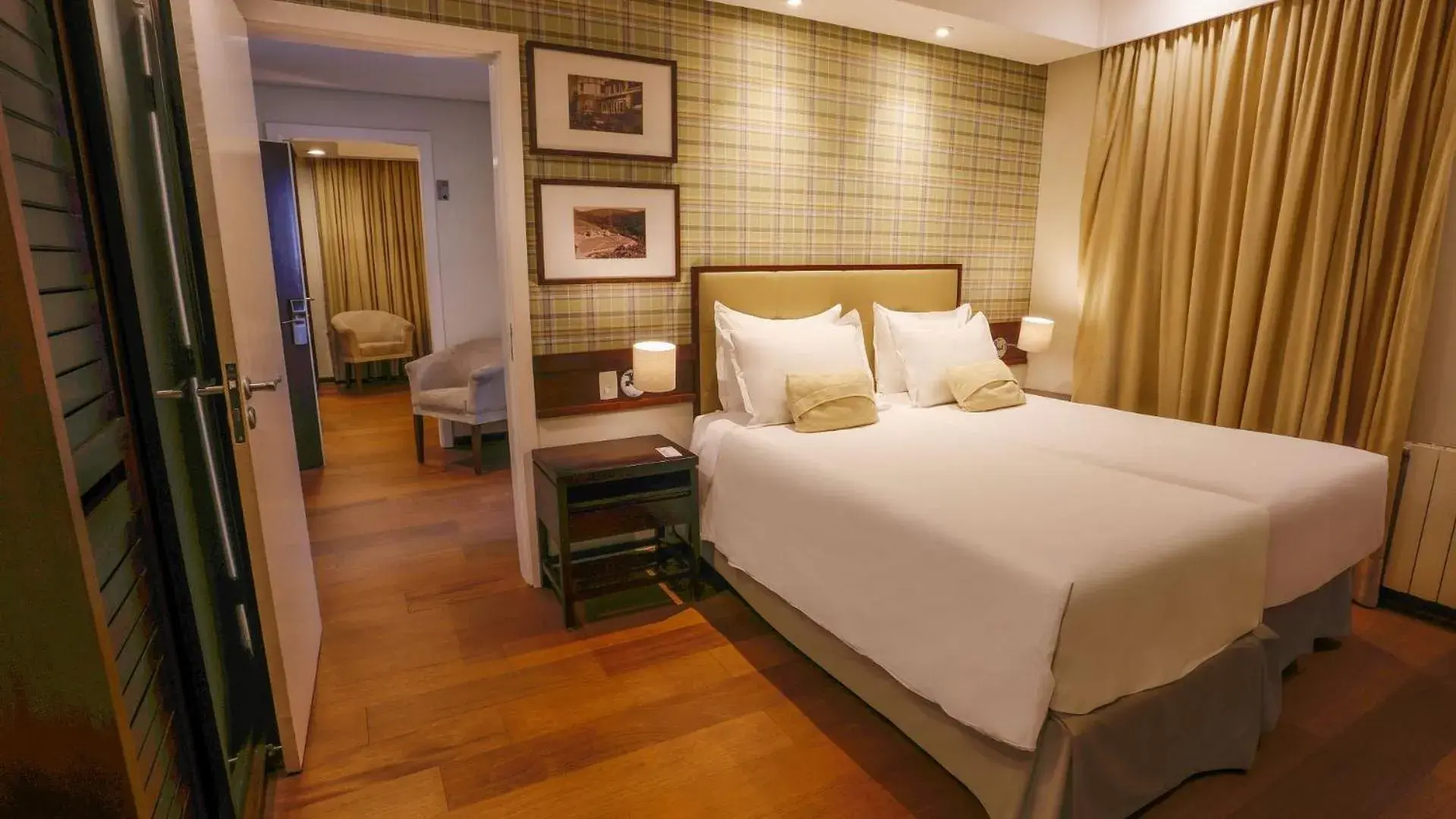 Two Connecting Double Rooms in Hotel Vila Inglesa Two Connecting Double Rooms in Hotel Vila Inglesa