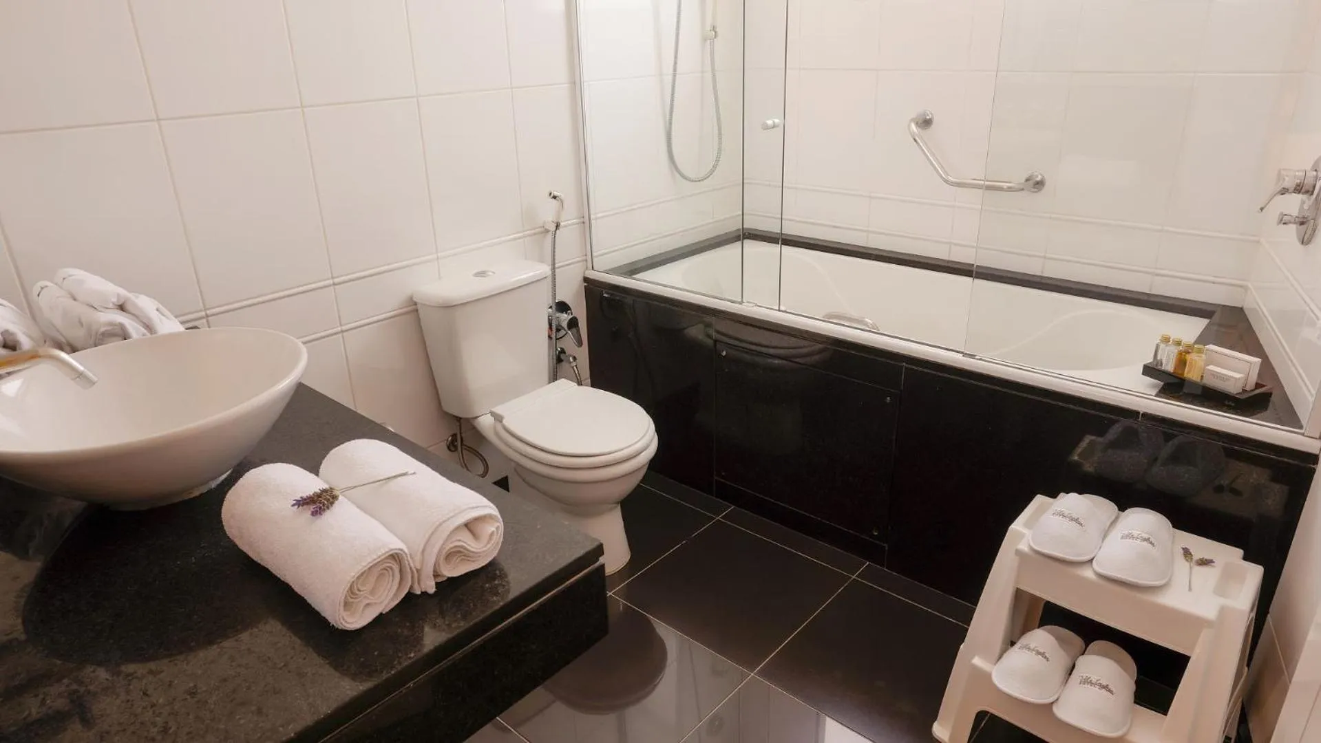 Bath in Hotel Vila Inglesa