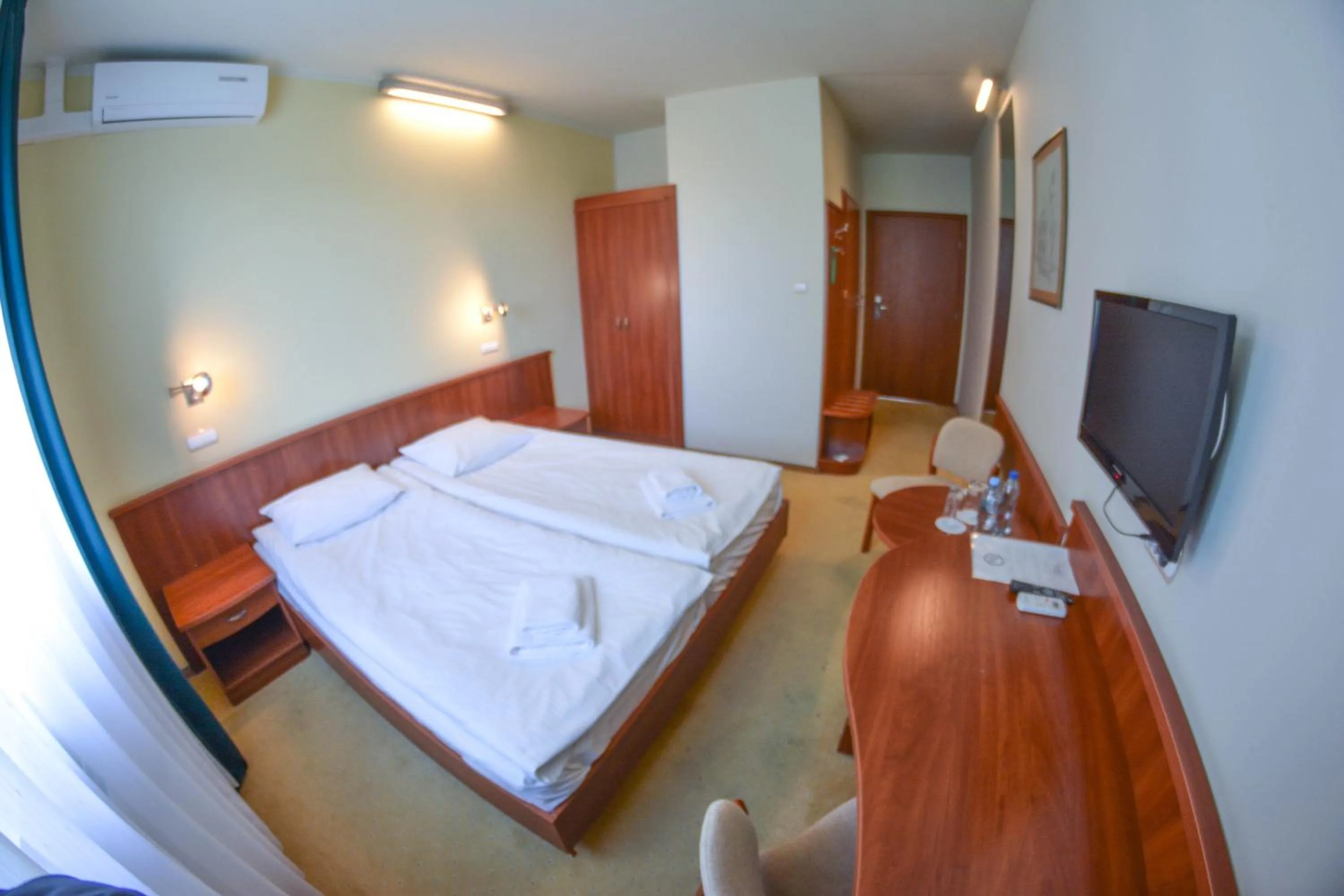 Photo of the whole room, Bed in Hotel Neo