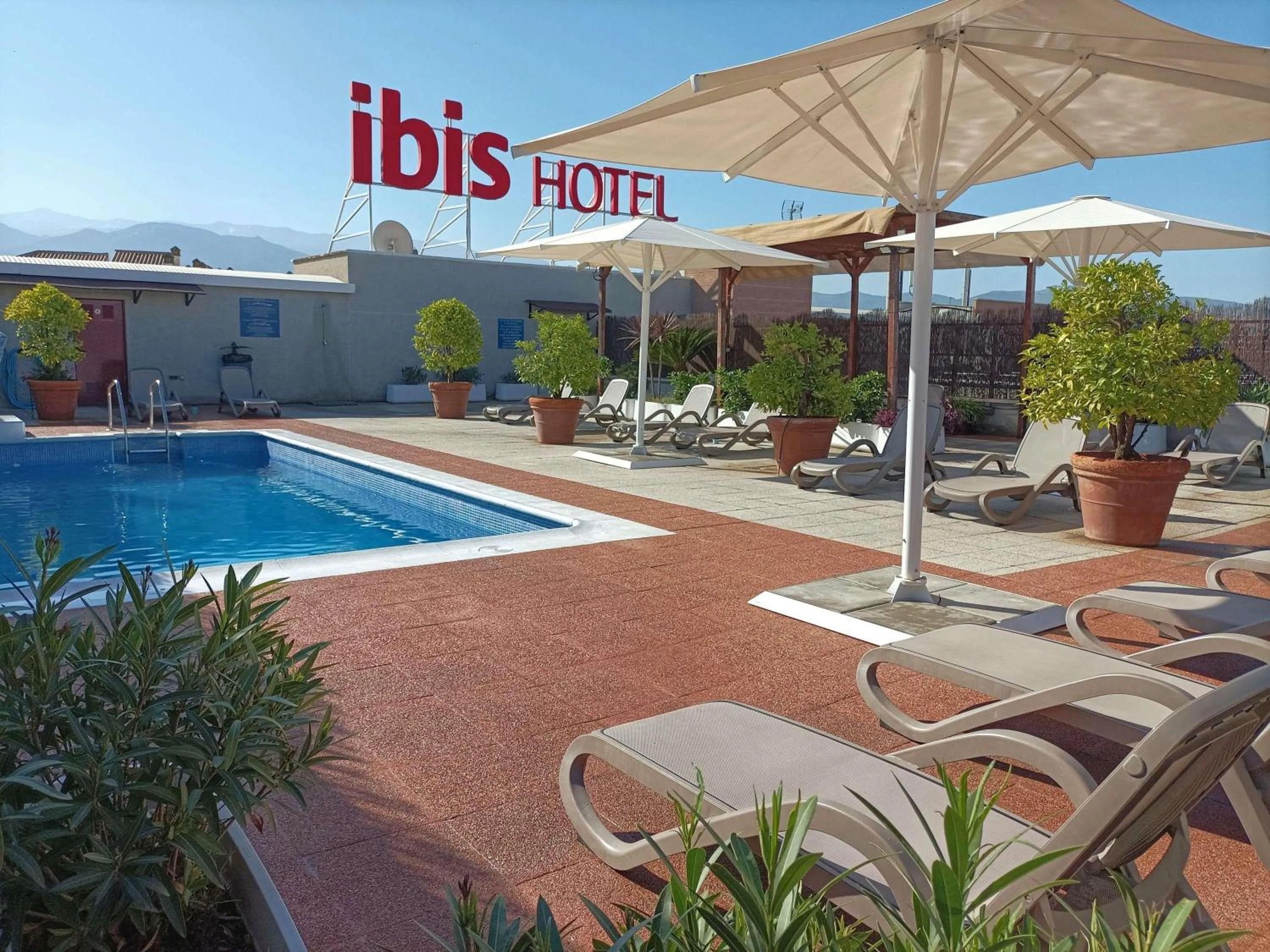 Pool view in Ibis Granada