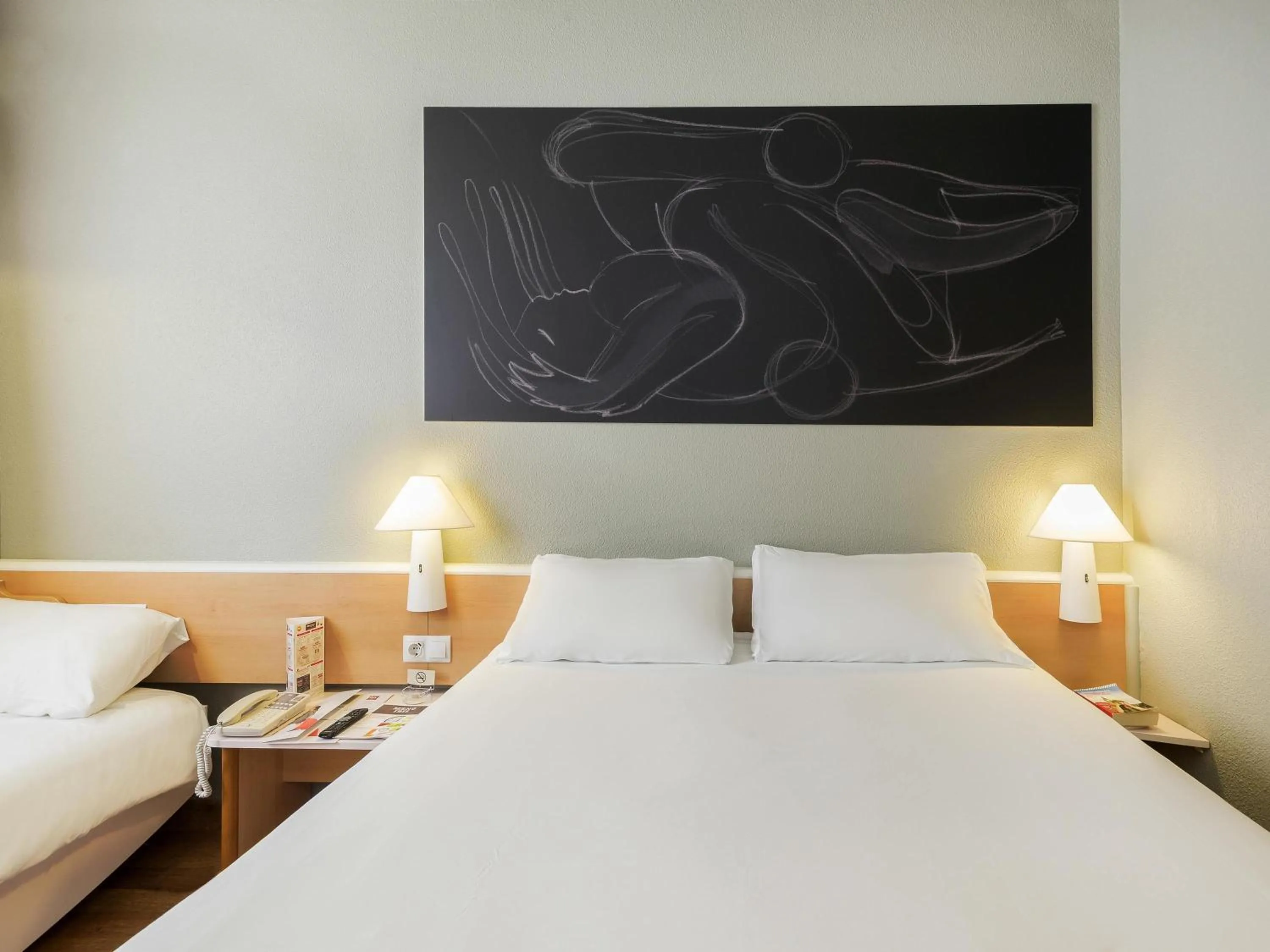 Bedroom, Bed in Ibis Granada